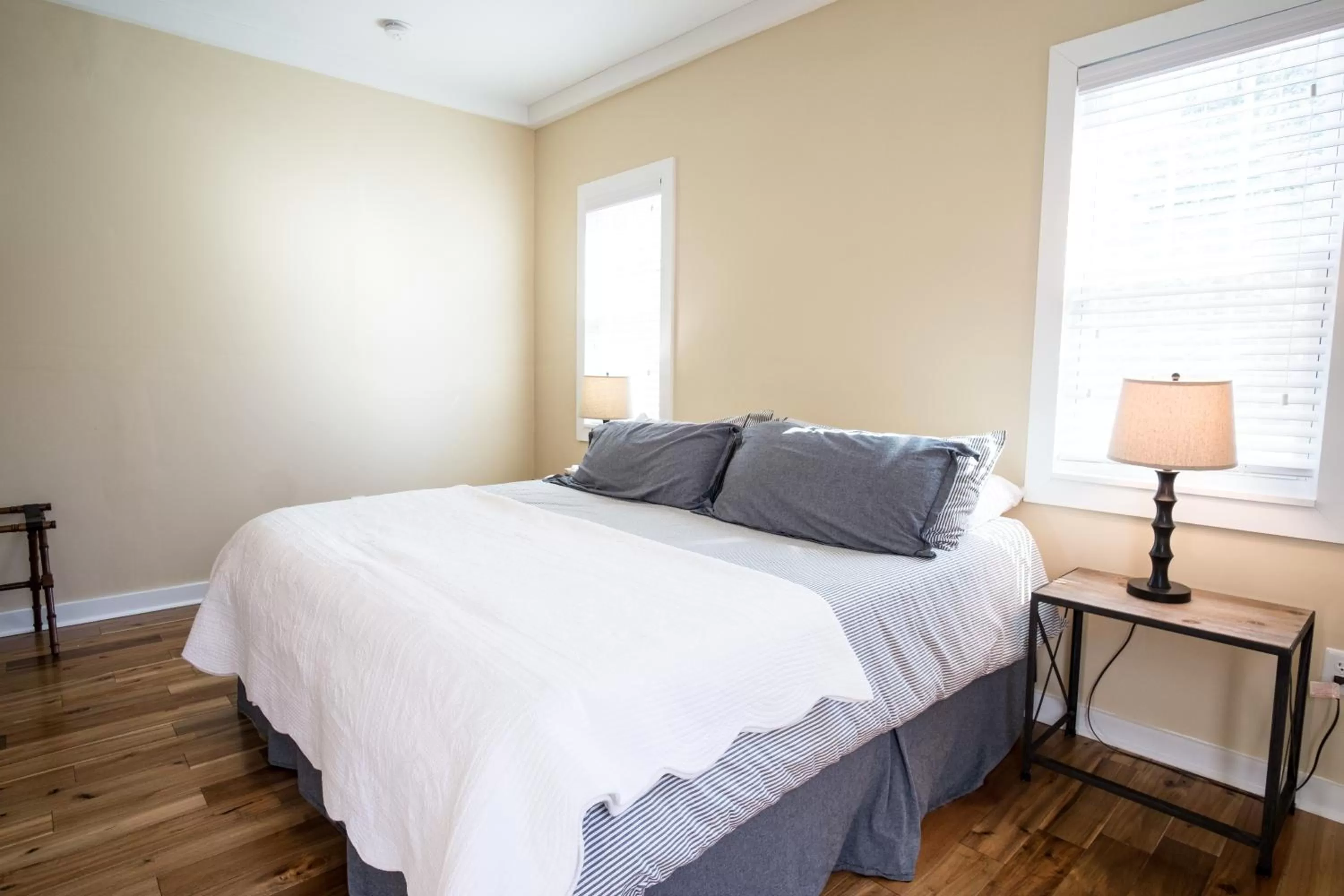 Bed in Swamp Rabbit Inn Travelers Rest