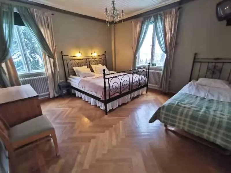 Bed in Ulfshyttans Herrgård, nära Romme Alpin