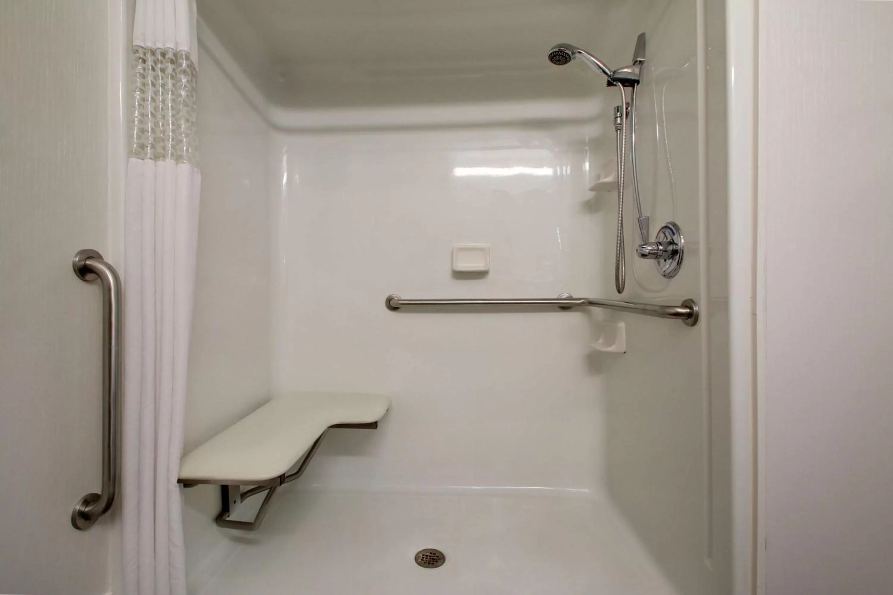 Bathroom in Hampton Inn Rolla