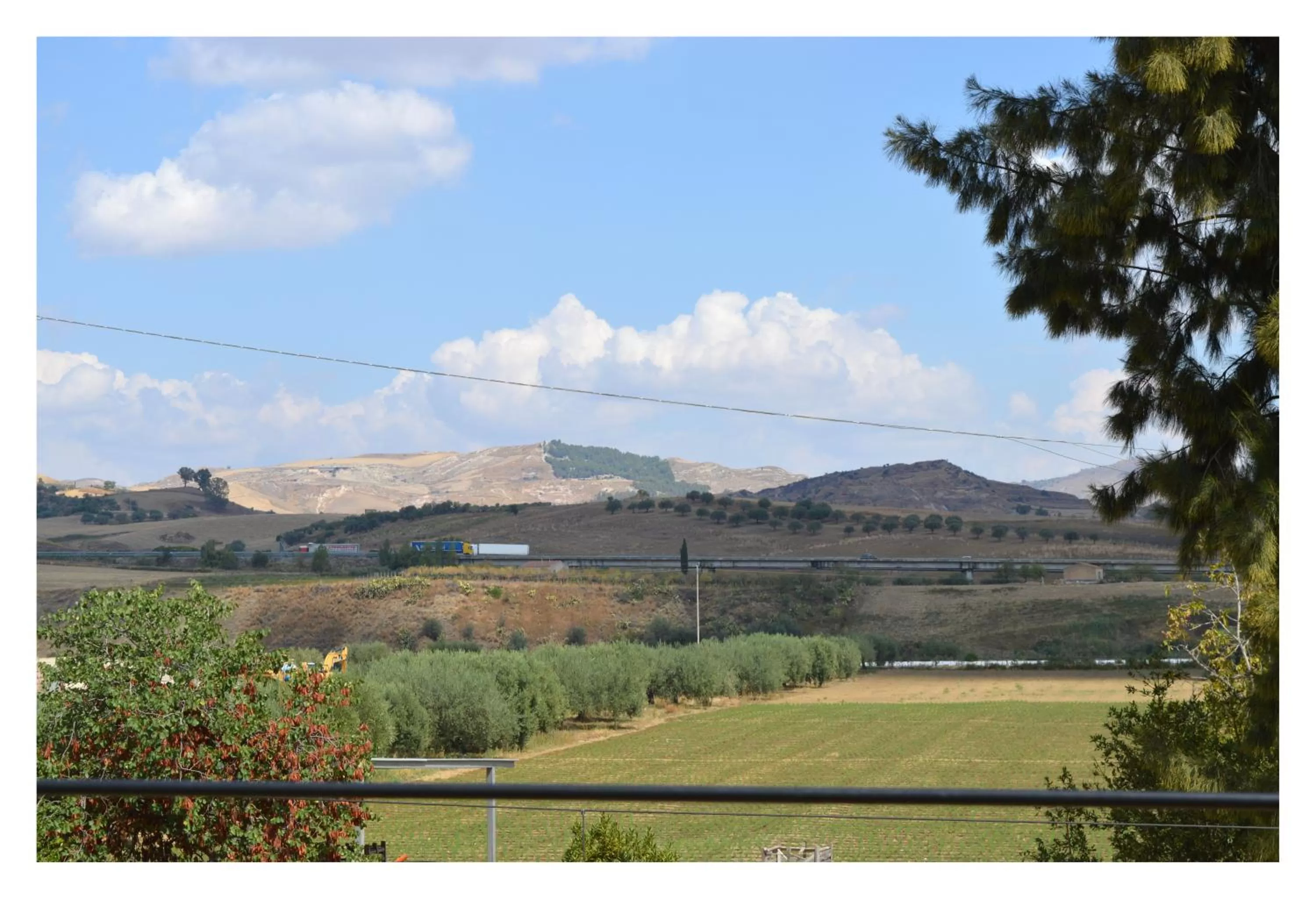 Natural landscape in B&B Stazione Dittaino