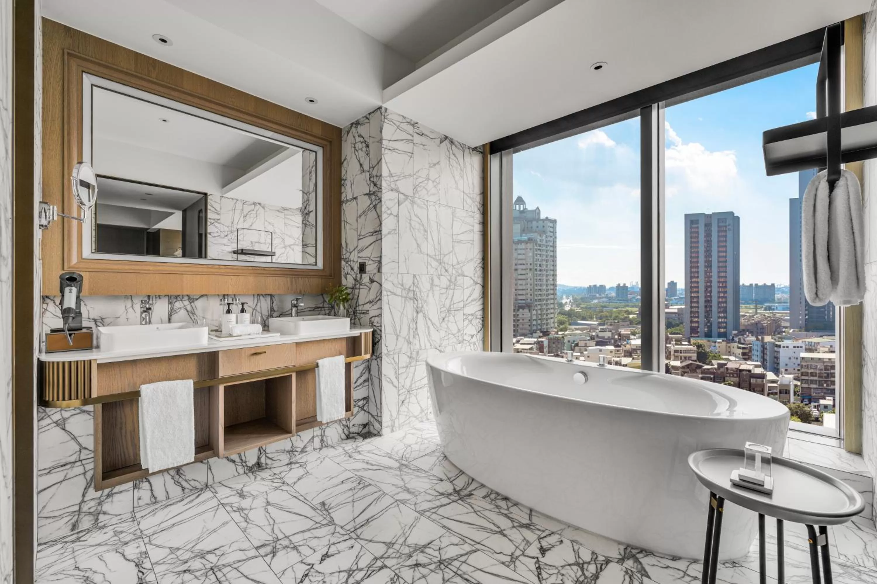 Premium King Room in InterContinental Kaohsiung by IHG