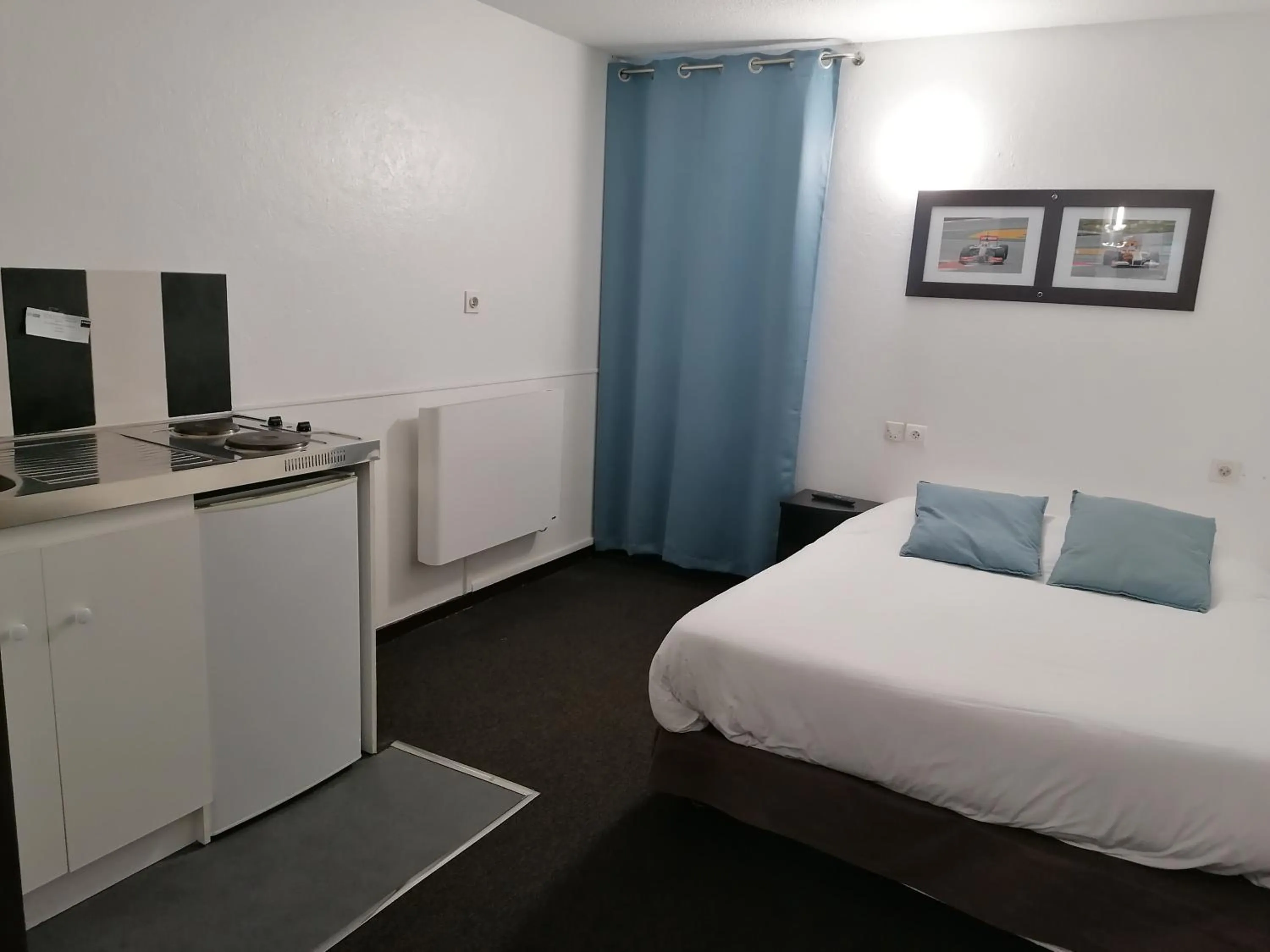 kitchen, Bed in Enzo Hotels Vierzon by Kyriad Direct