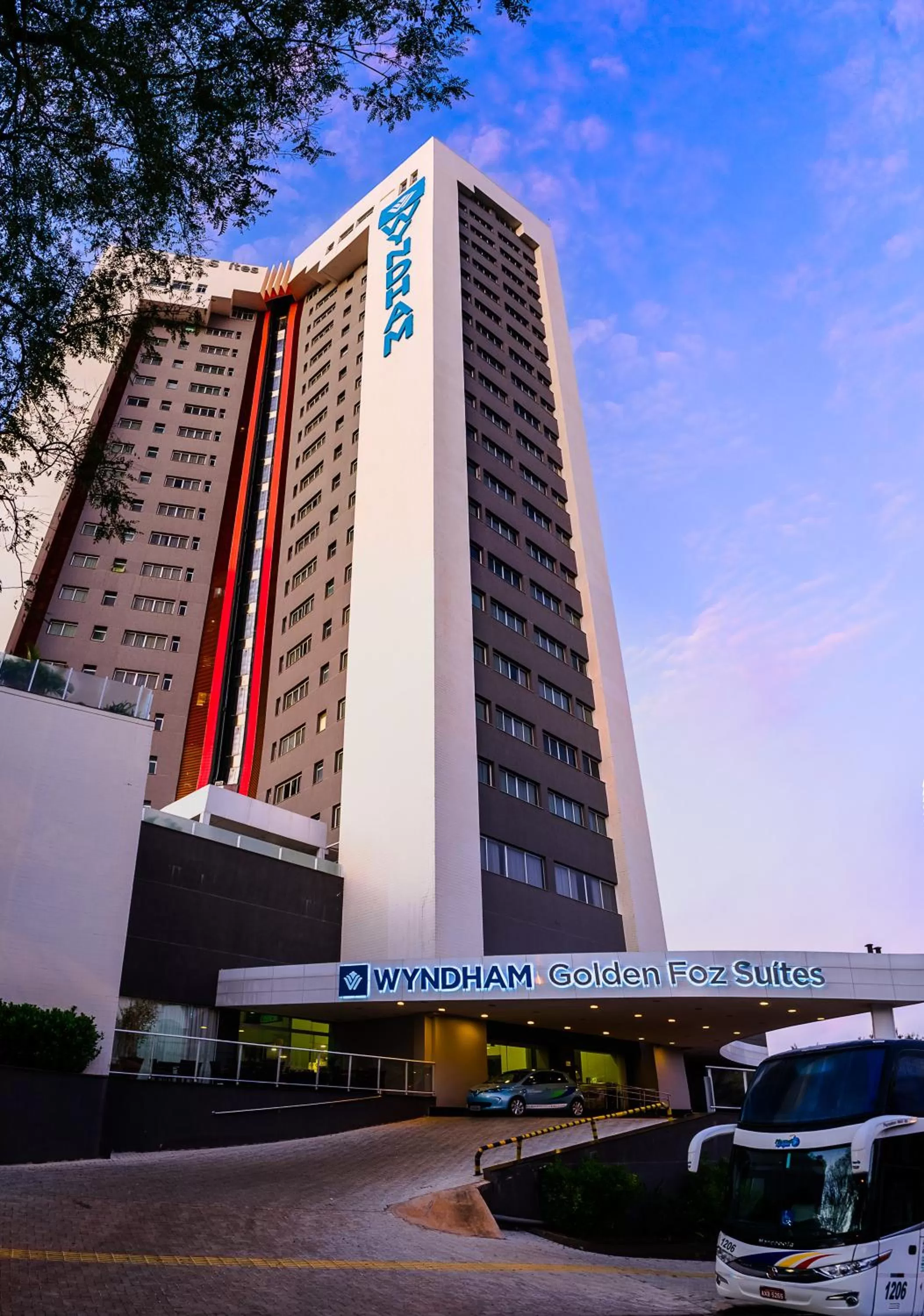 Property building in Wyndham Golden Foz Suítes