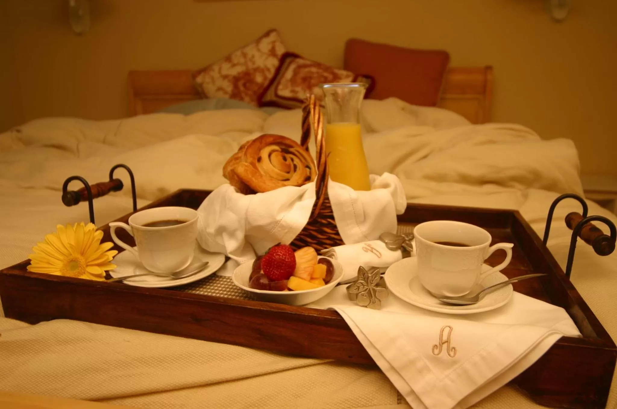 Breakfast, Bed in Aurora Park Cottages