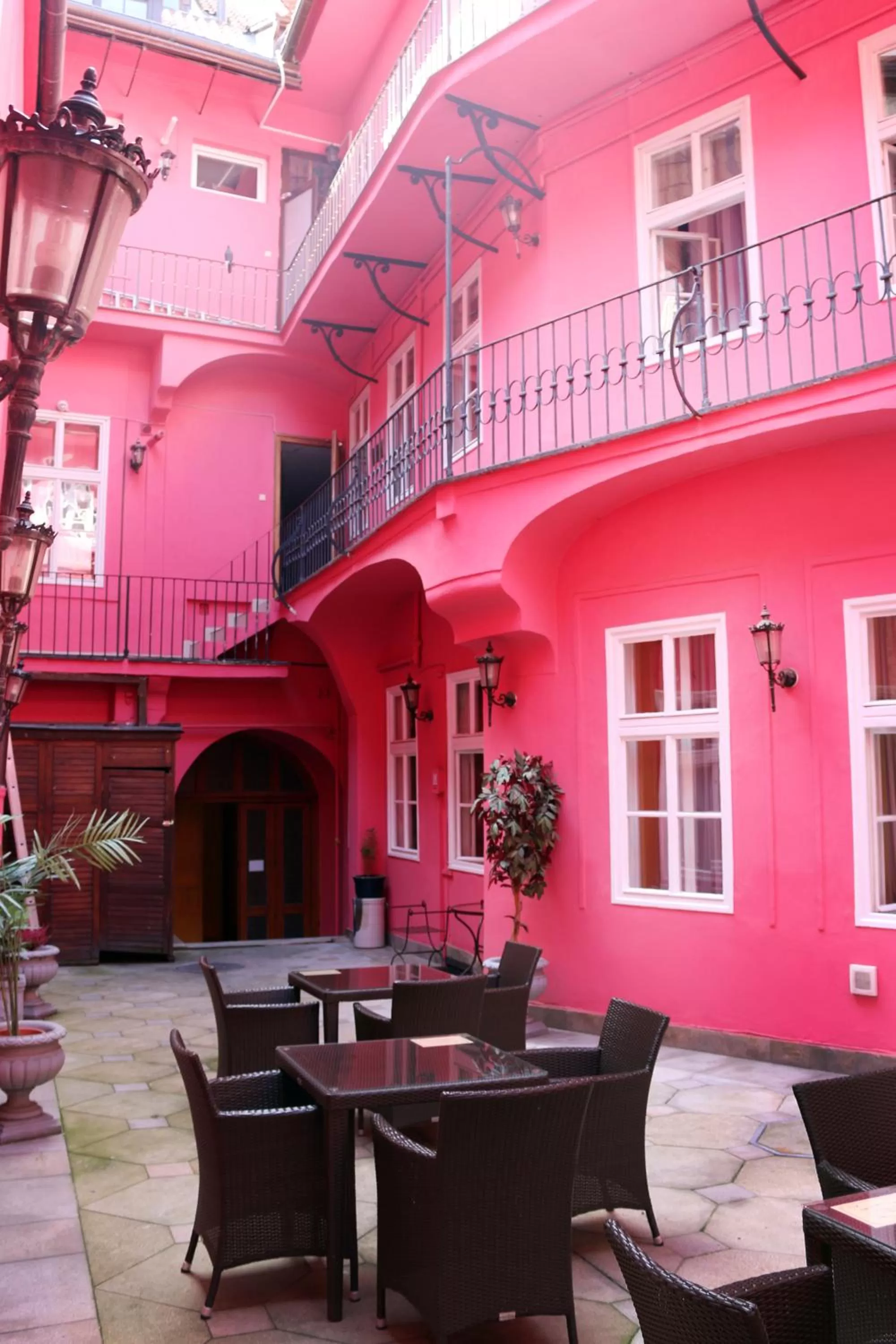 Facade/entrance in Residence Seven Angels