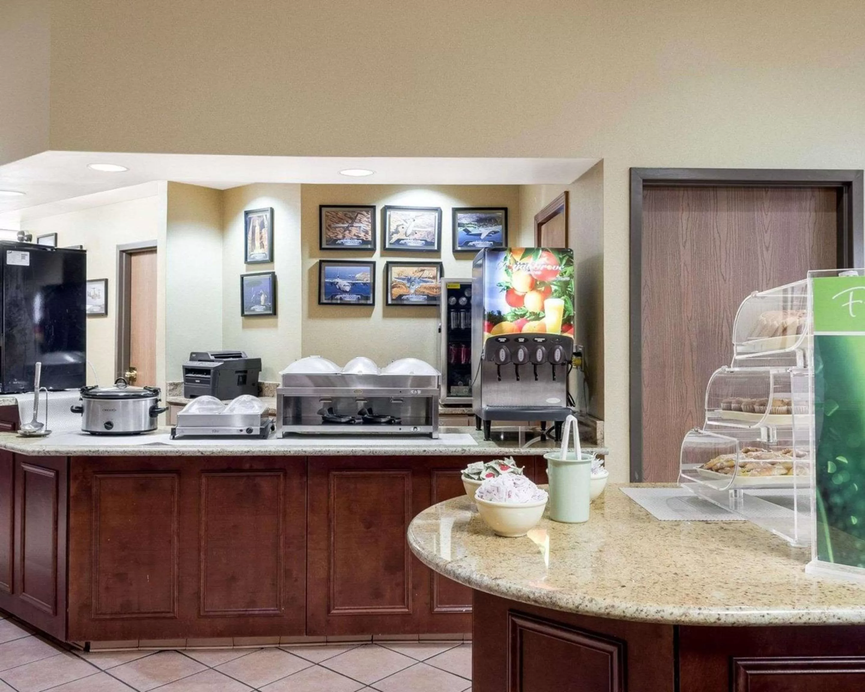 Restaurant/places to eat in Quality Inn Columbus, MS