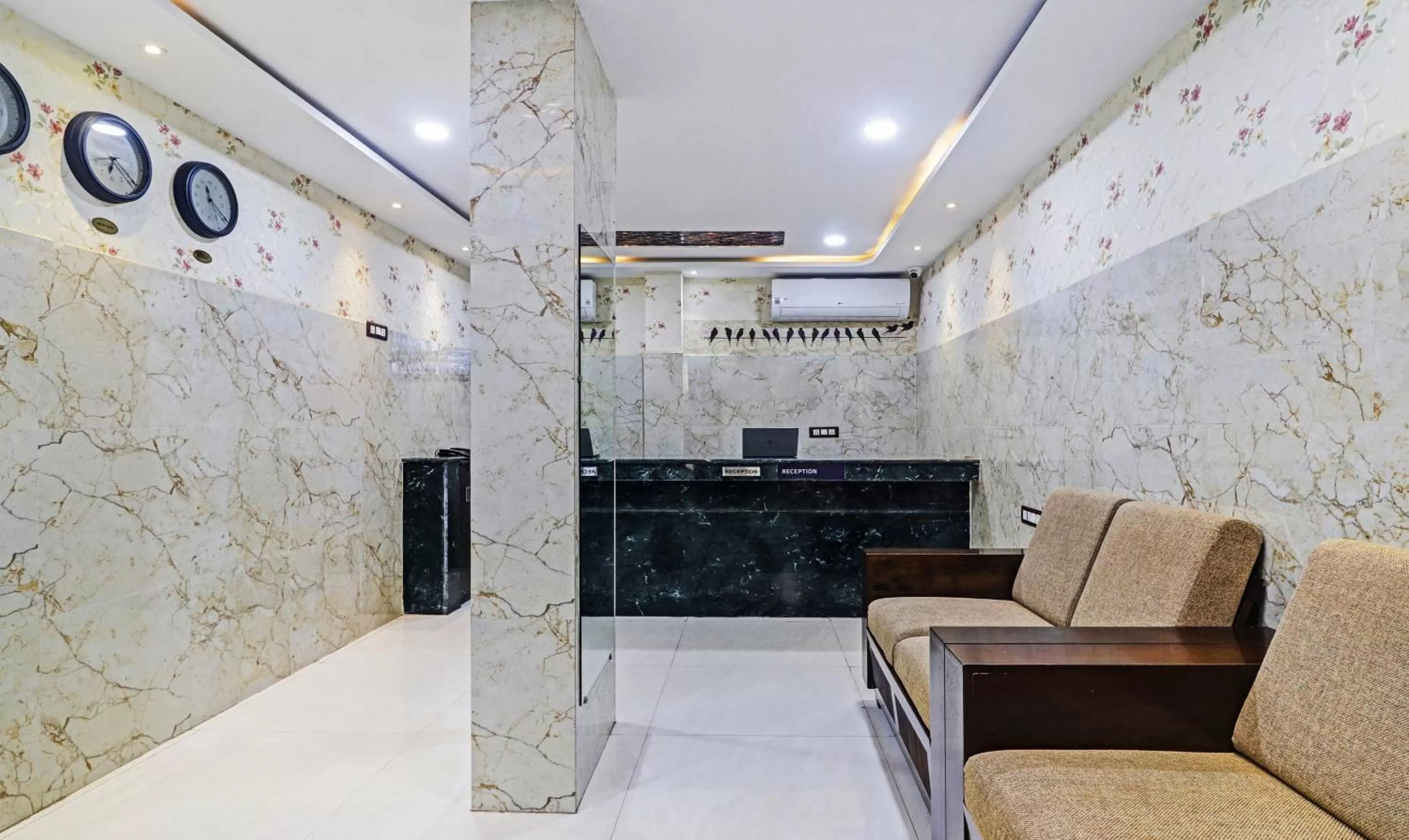 Lobby or reception in Itsy Hotels J A Royal Suites Manikonda