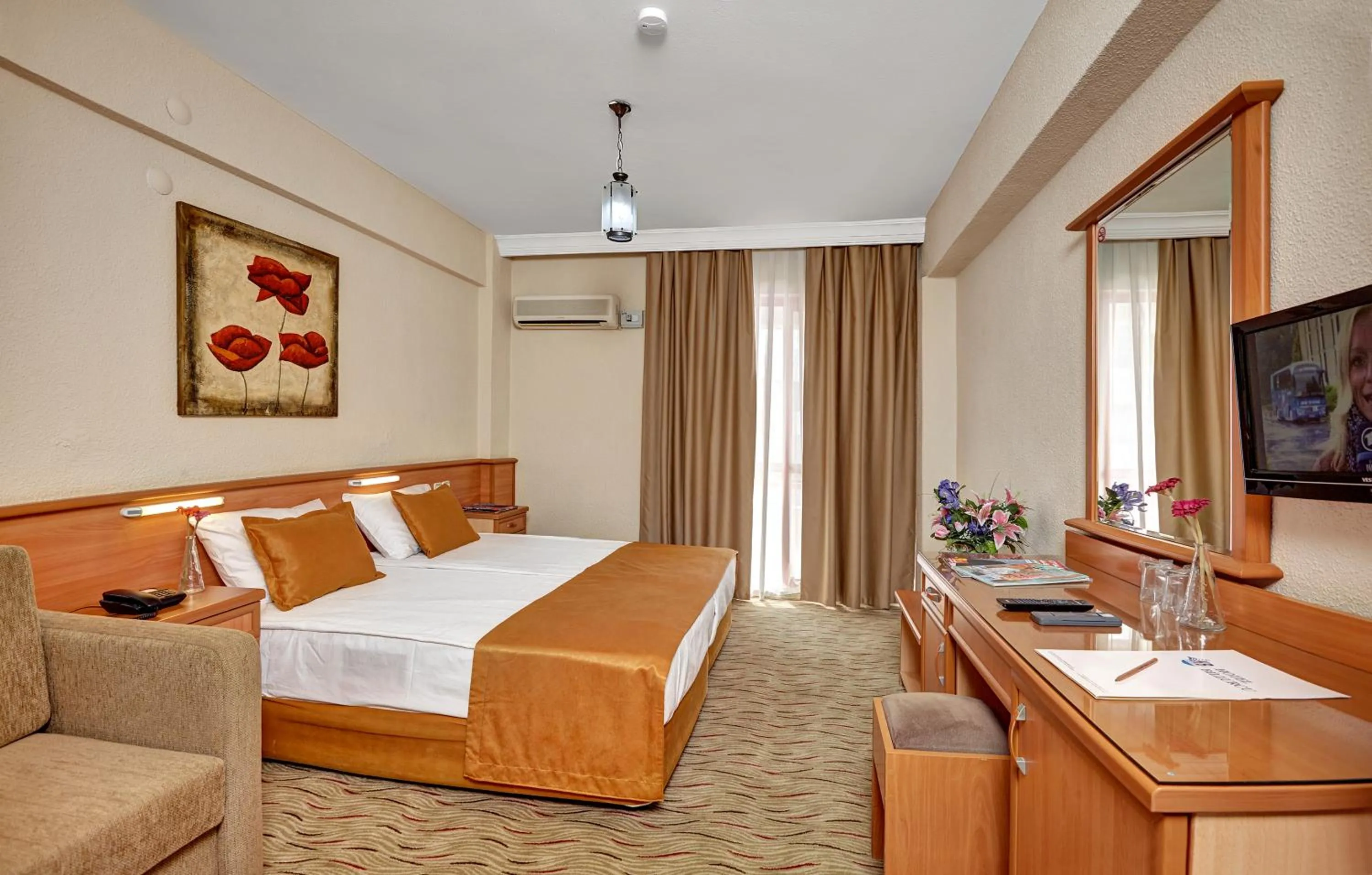 Photo of the whole room, Bed in Hotel Billurcu