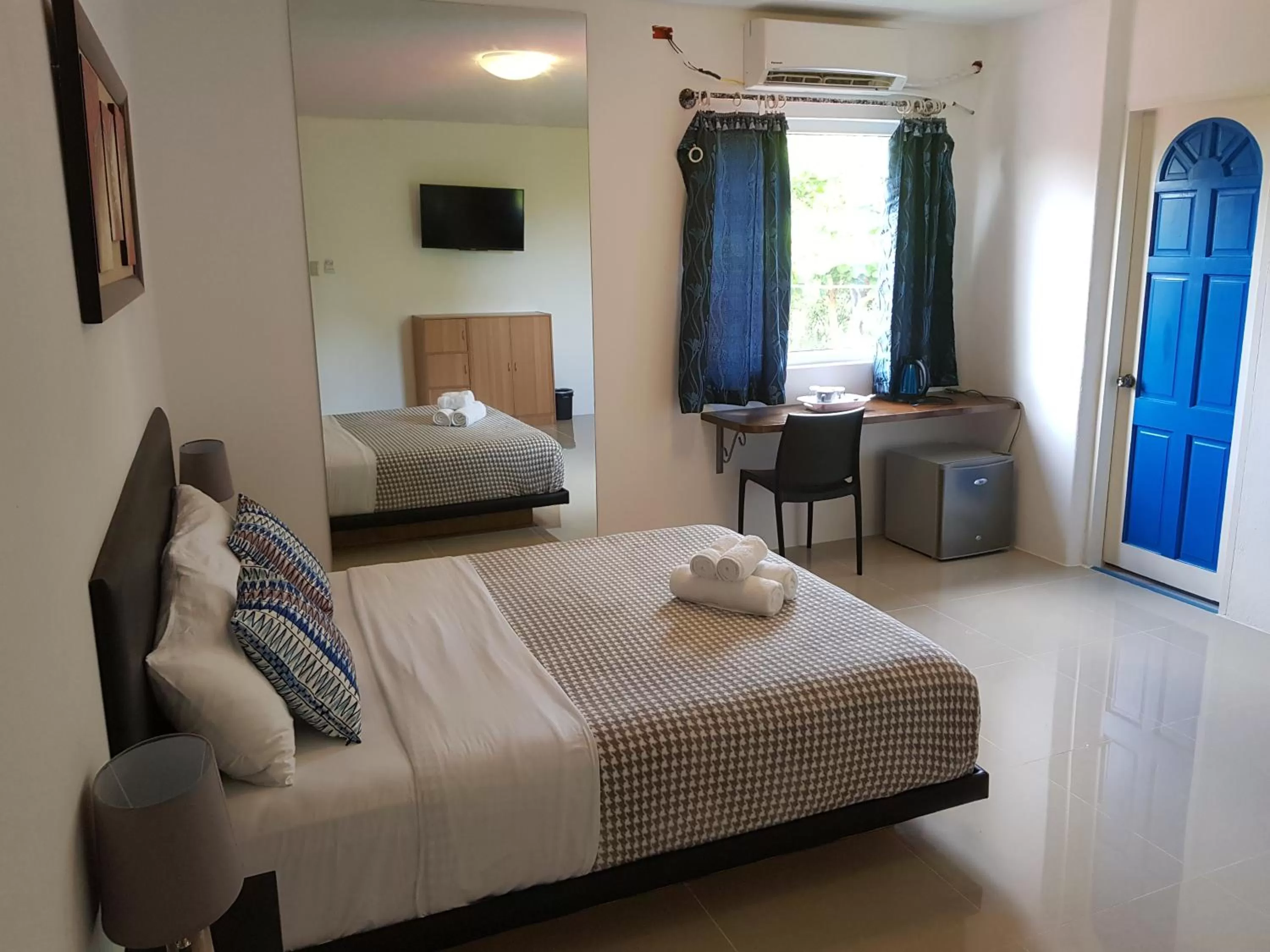 Photo of the whole room, Bed in D´Gecko Hotel