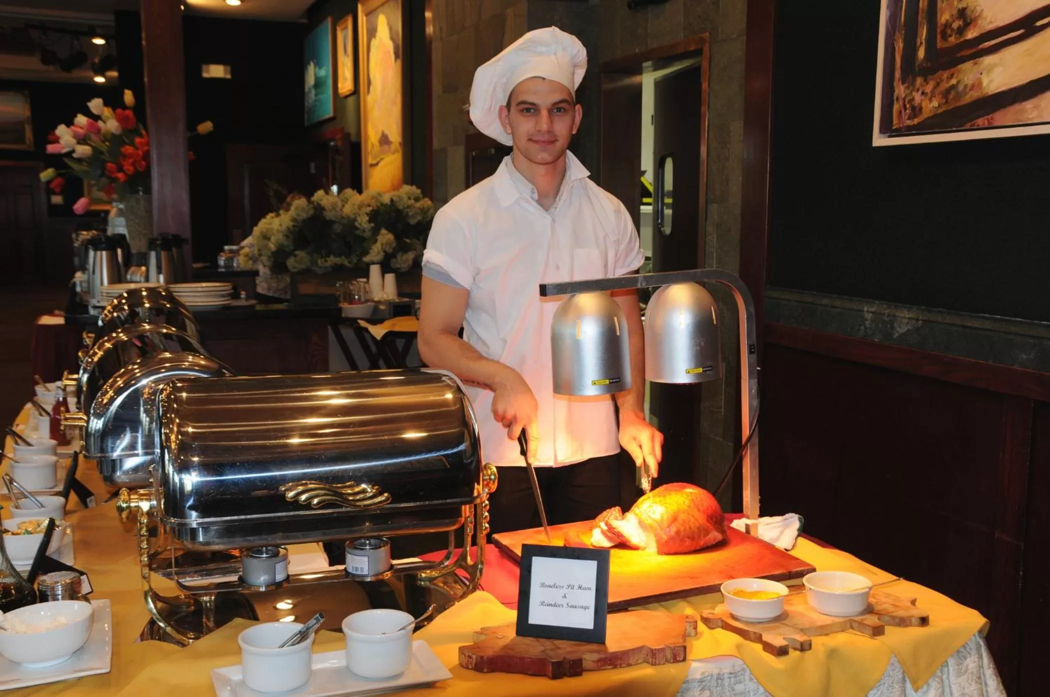 Buffet breakfast in Pike's Waterfront Lodge