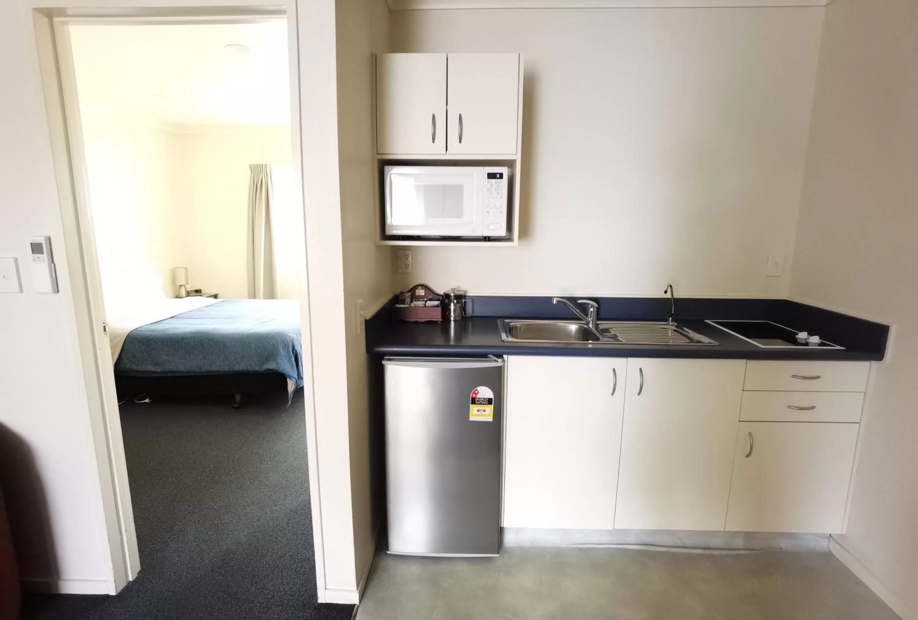 Kitchen or kitchenette in Harringtons Motor Lodge