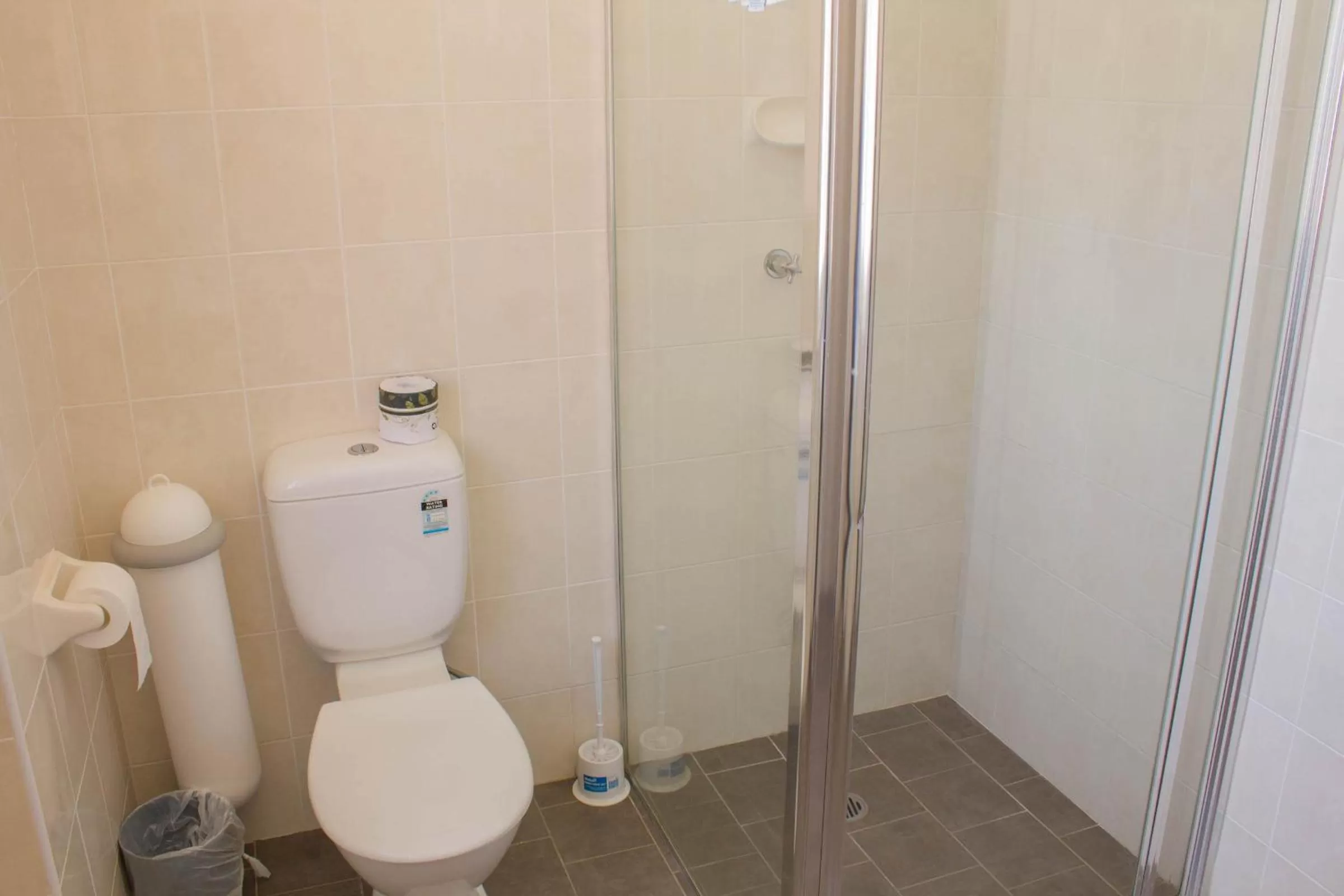 Bedroom in Gardners Inn Hotel