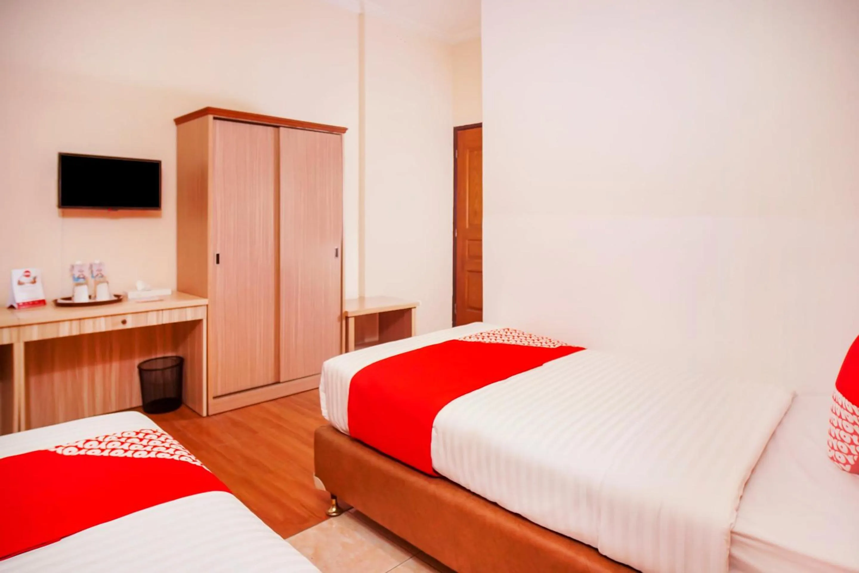 Standard Twin Room in Capital O 142 Hotel Al Furqon Syariah