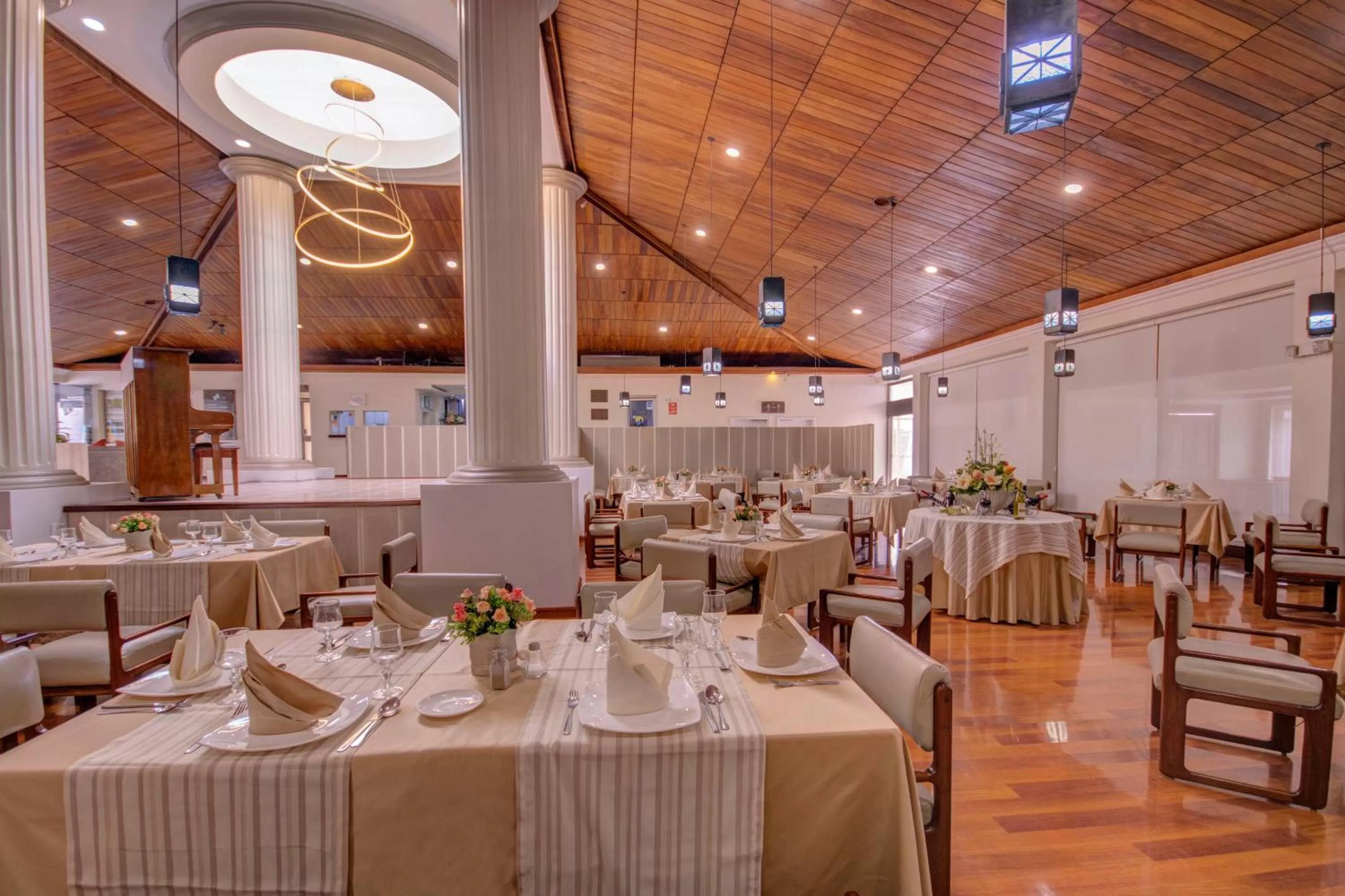 Restaurant/places to eat in Hotel Ajavi