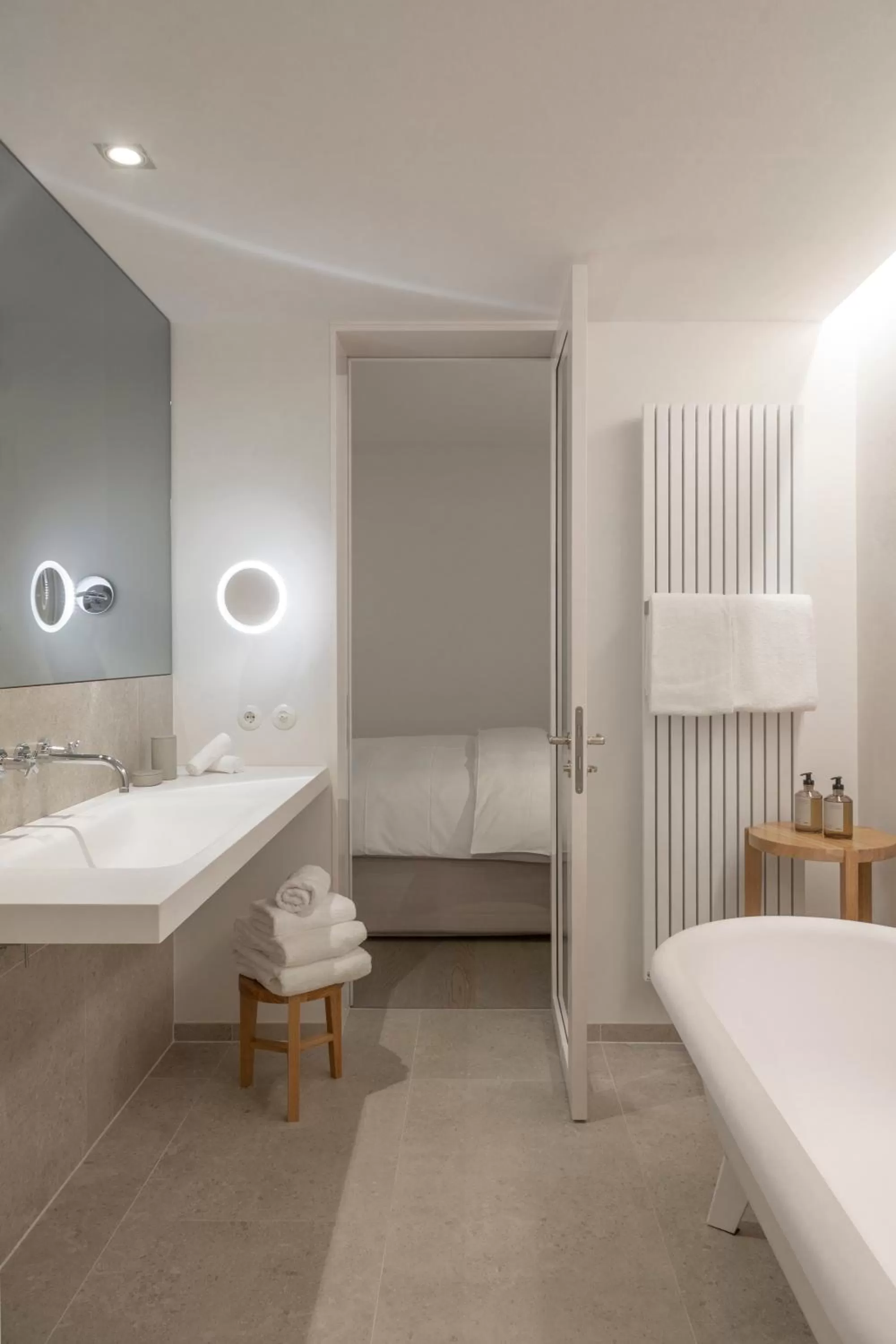 Toilet, Bed in Wilmina Hotel