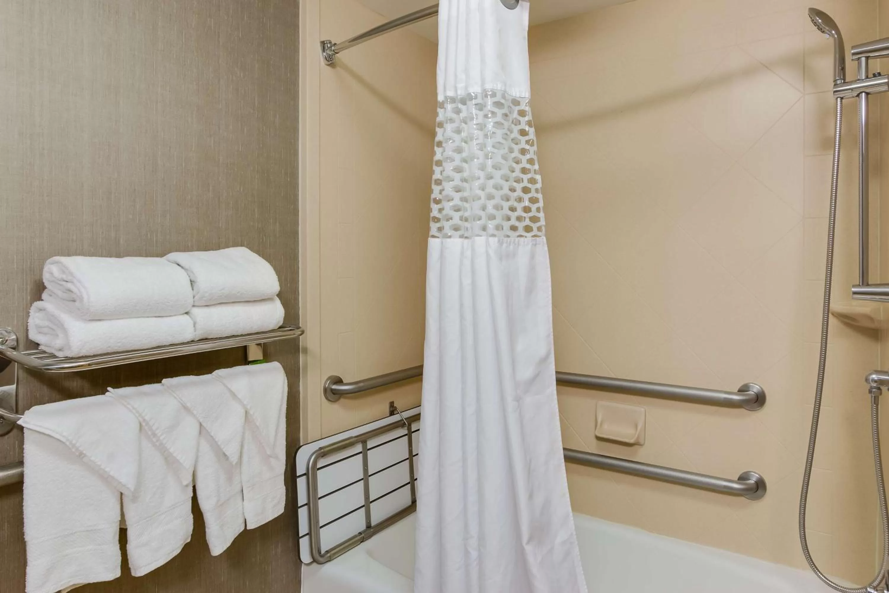 Bathroom, Bed in Hampton Inn & Suites Mount Juliet