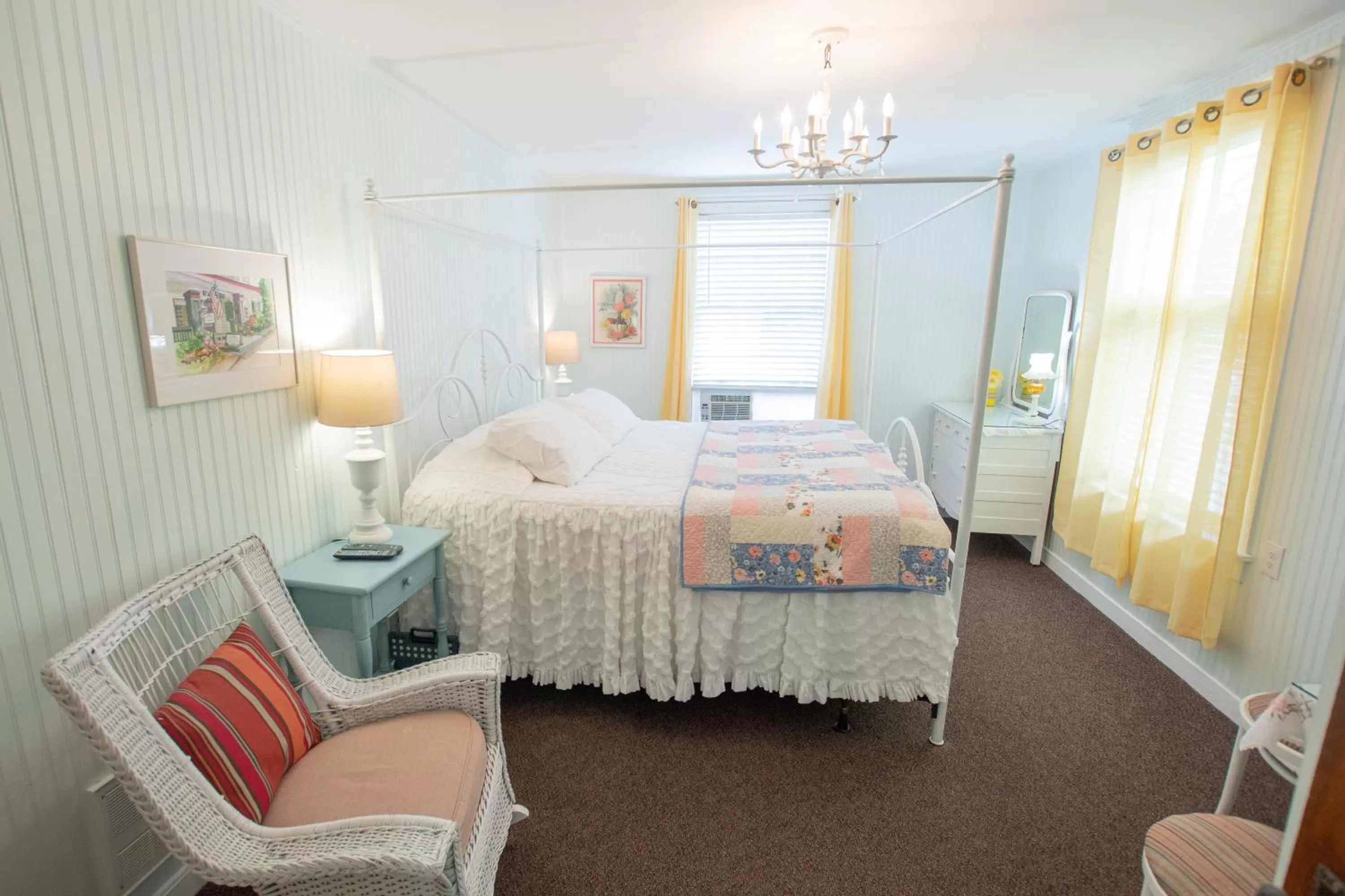 Bed in Terrace Inn and 1911 Restaurant