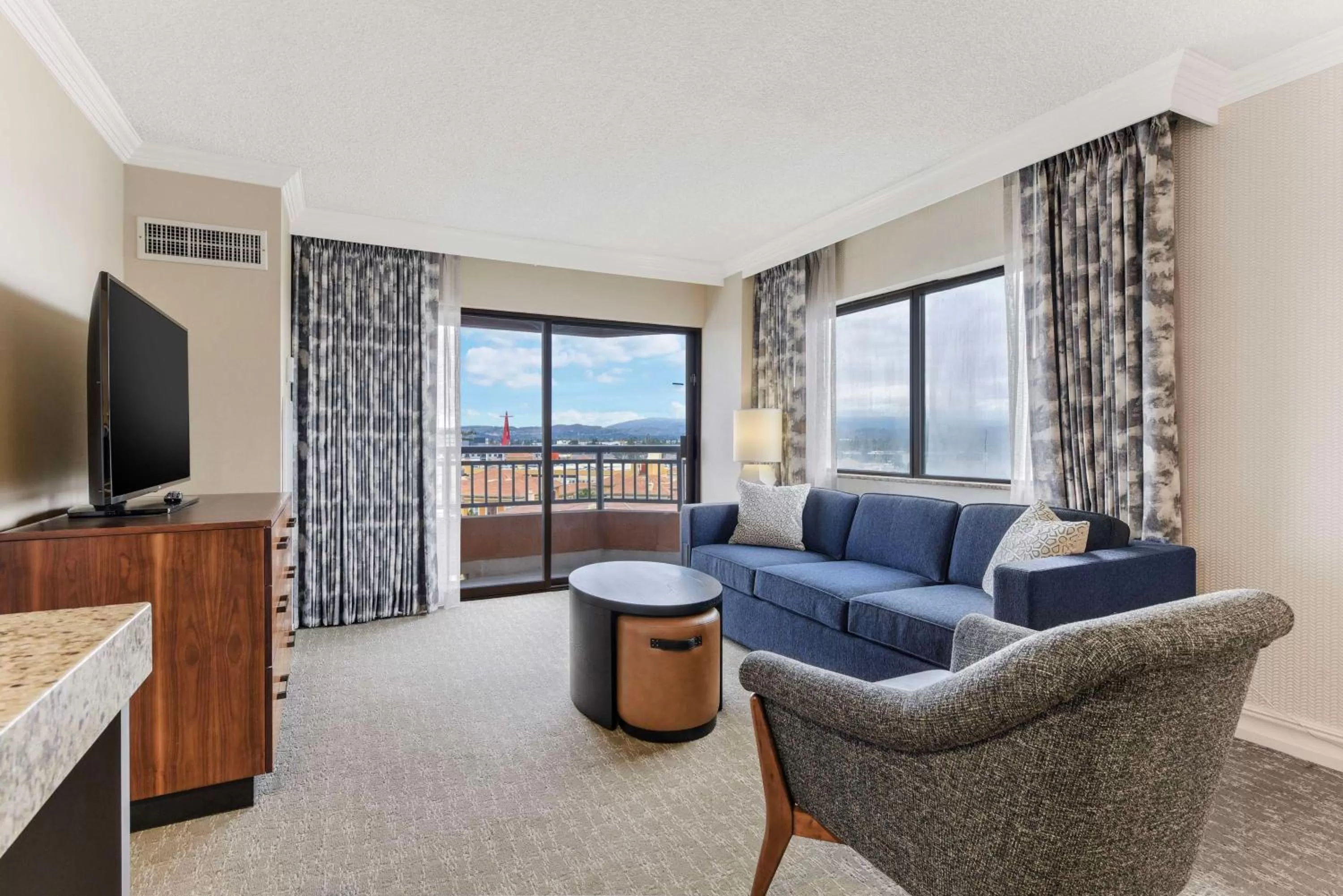 Living room in Embassy Suites by Hilton Anaheim-Orange