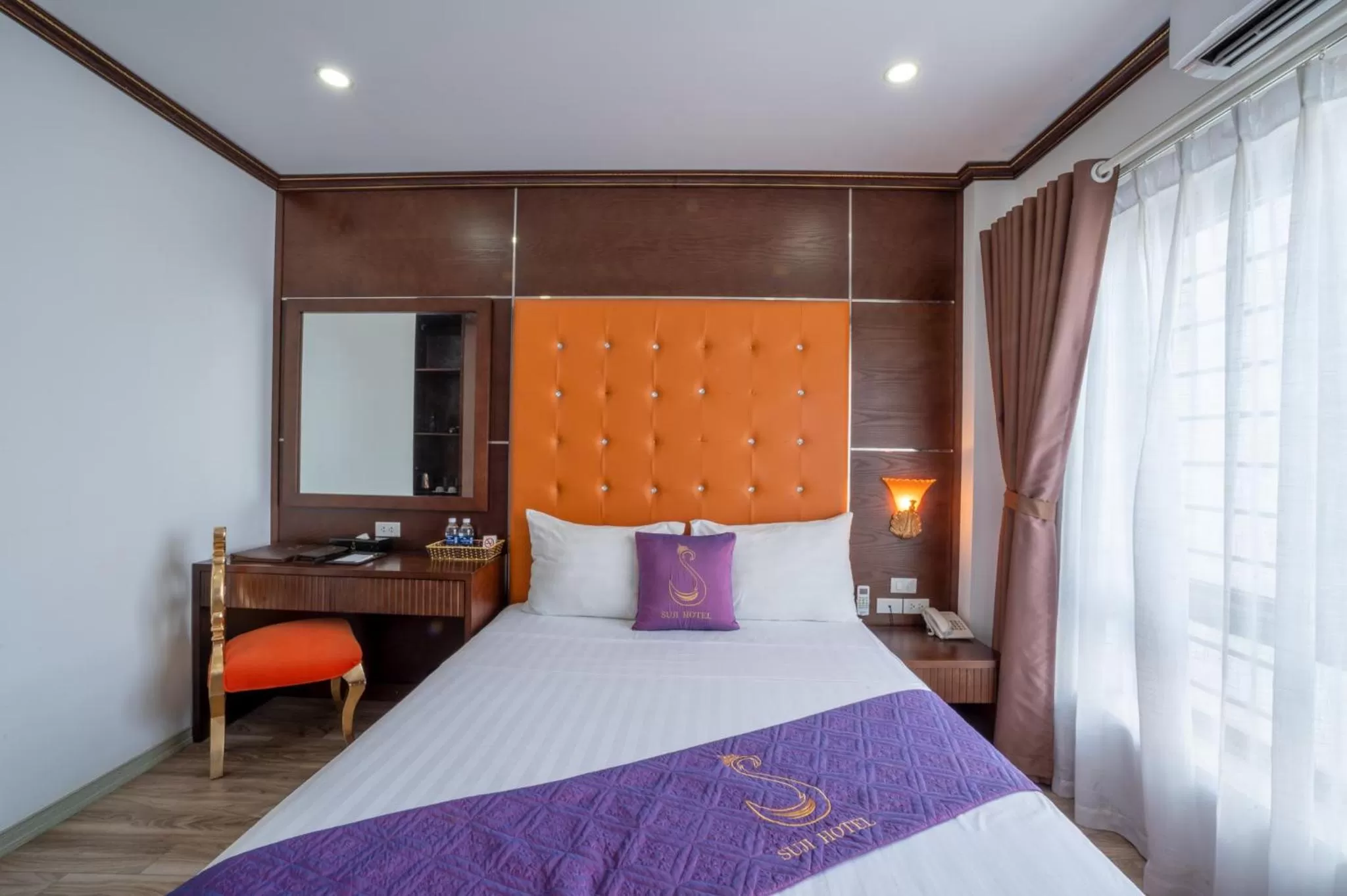 Photo of the whole room, Bed in Hanoi Suji Hotel