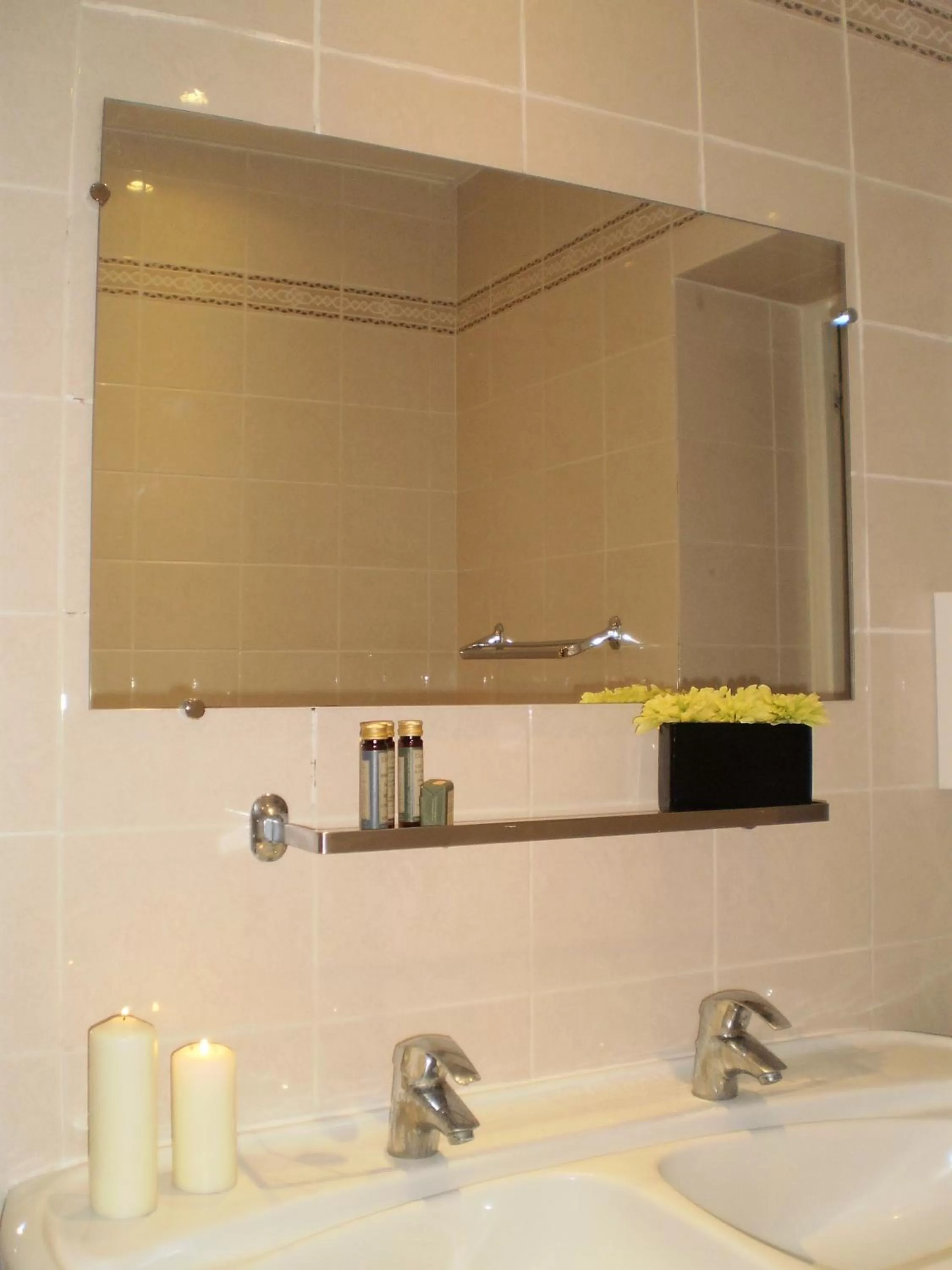 Bathroom in Hotel Corona -Rodier-