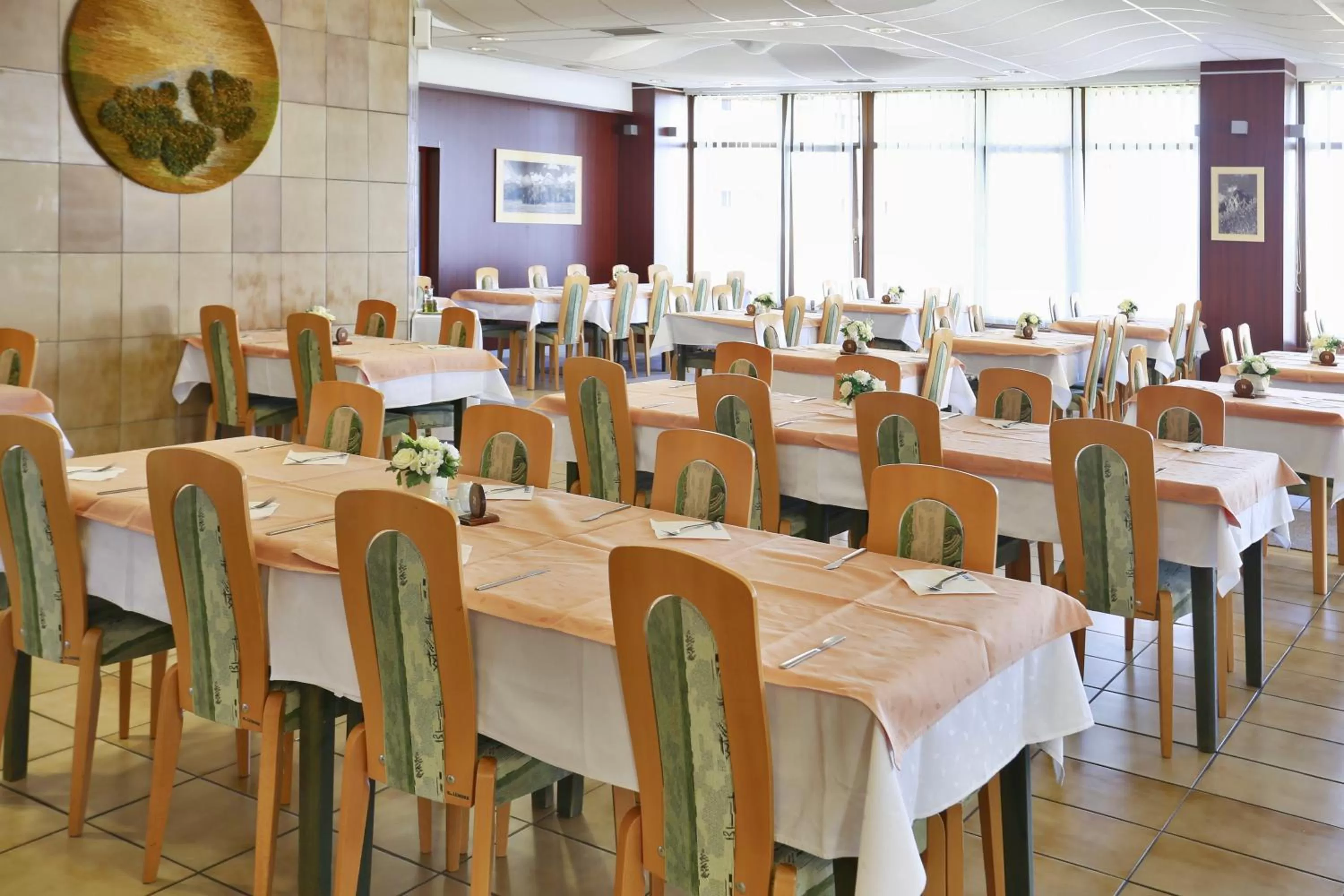 Restaurant/places to eat in Hotel SOREA TITRIS