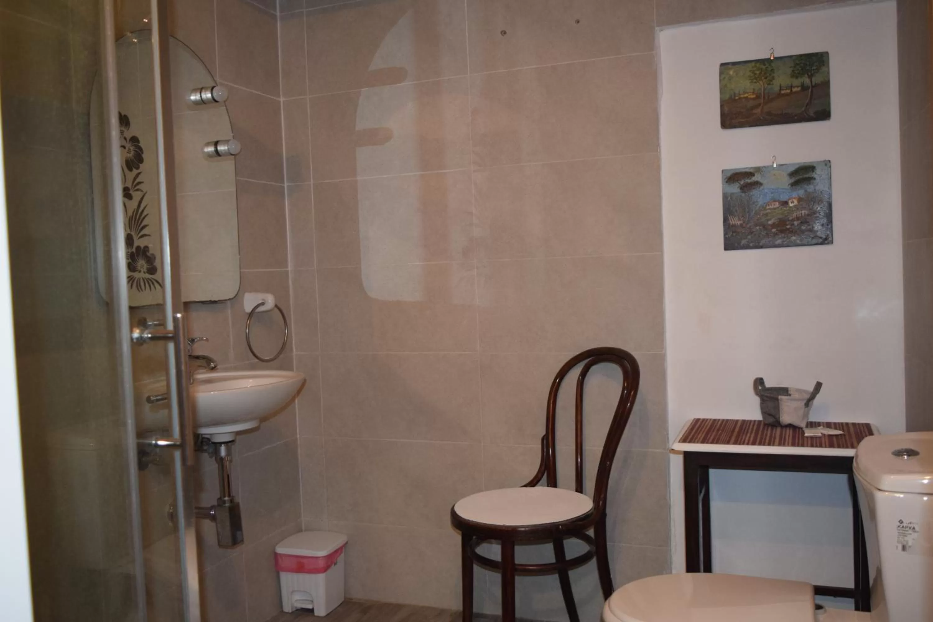 Bathroom in St George of Lydda B&B