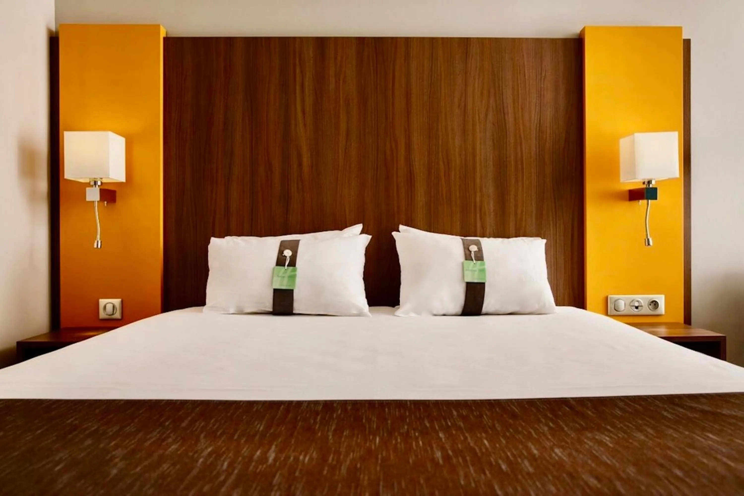 Photo of the whole room, Bed in Holiday Inn Lyon Vaise by IHG