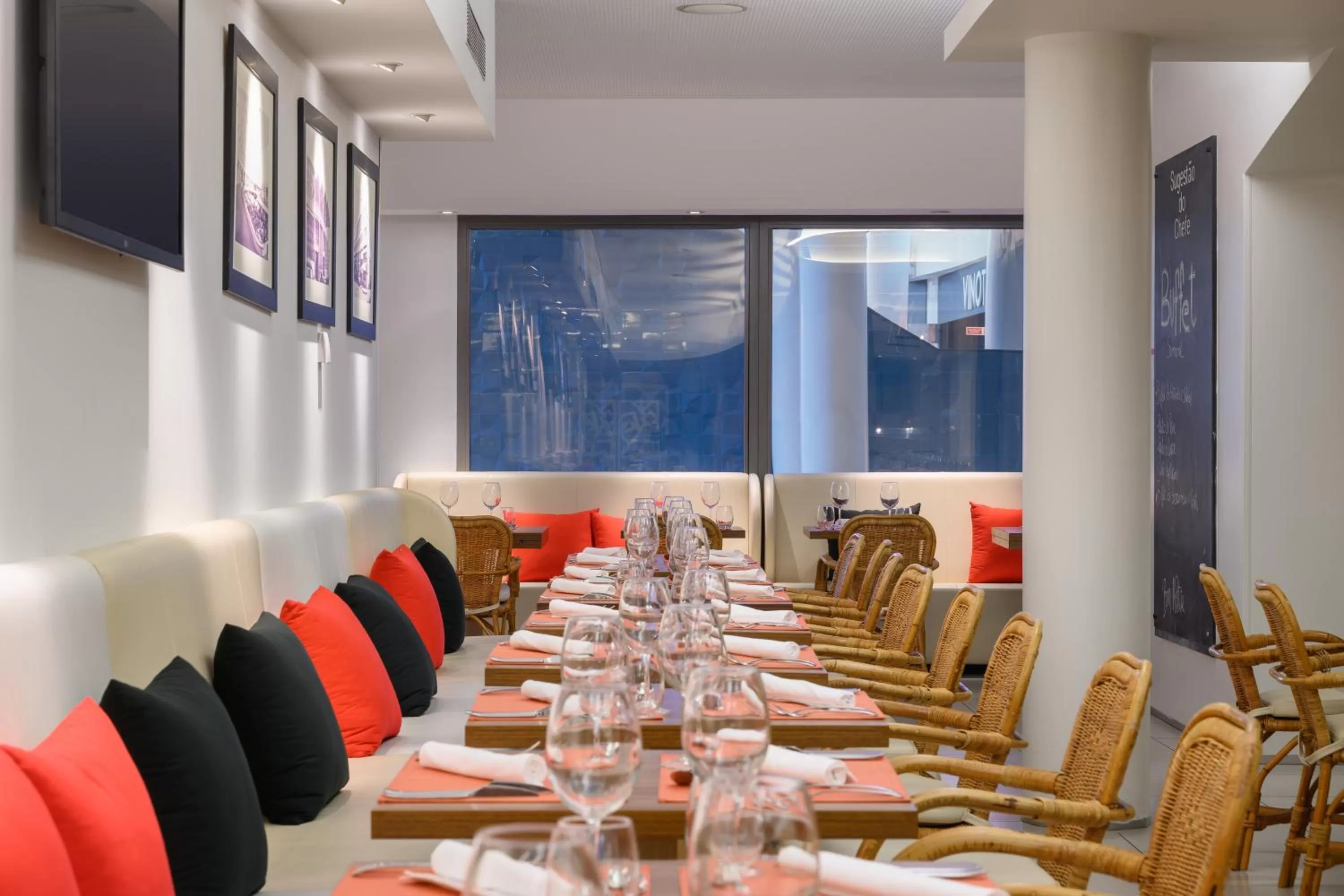 Restaurant/places to eat in Hotel da Música