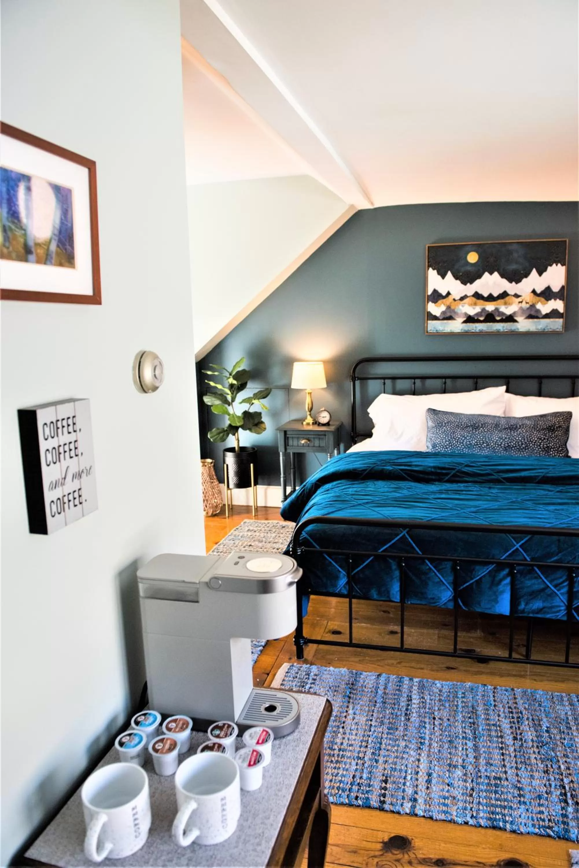 Coffee/tea facilities, Bed in Inn on Golden Pond