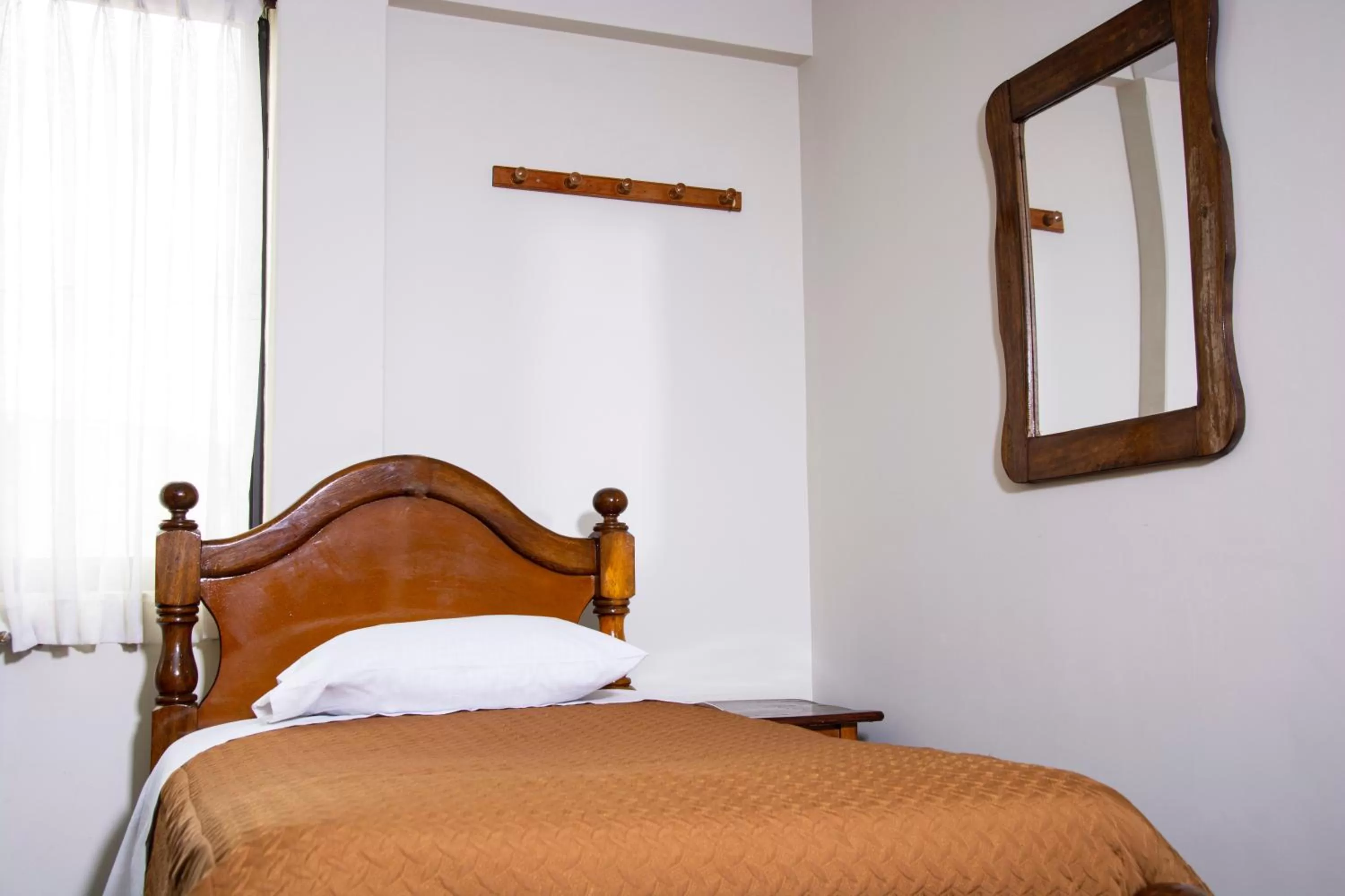 Photo of the whole room, Bed in Inca's Room