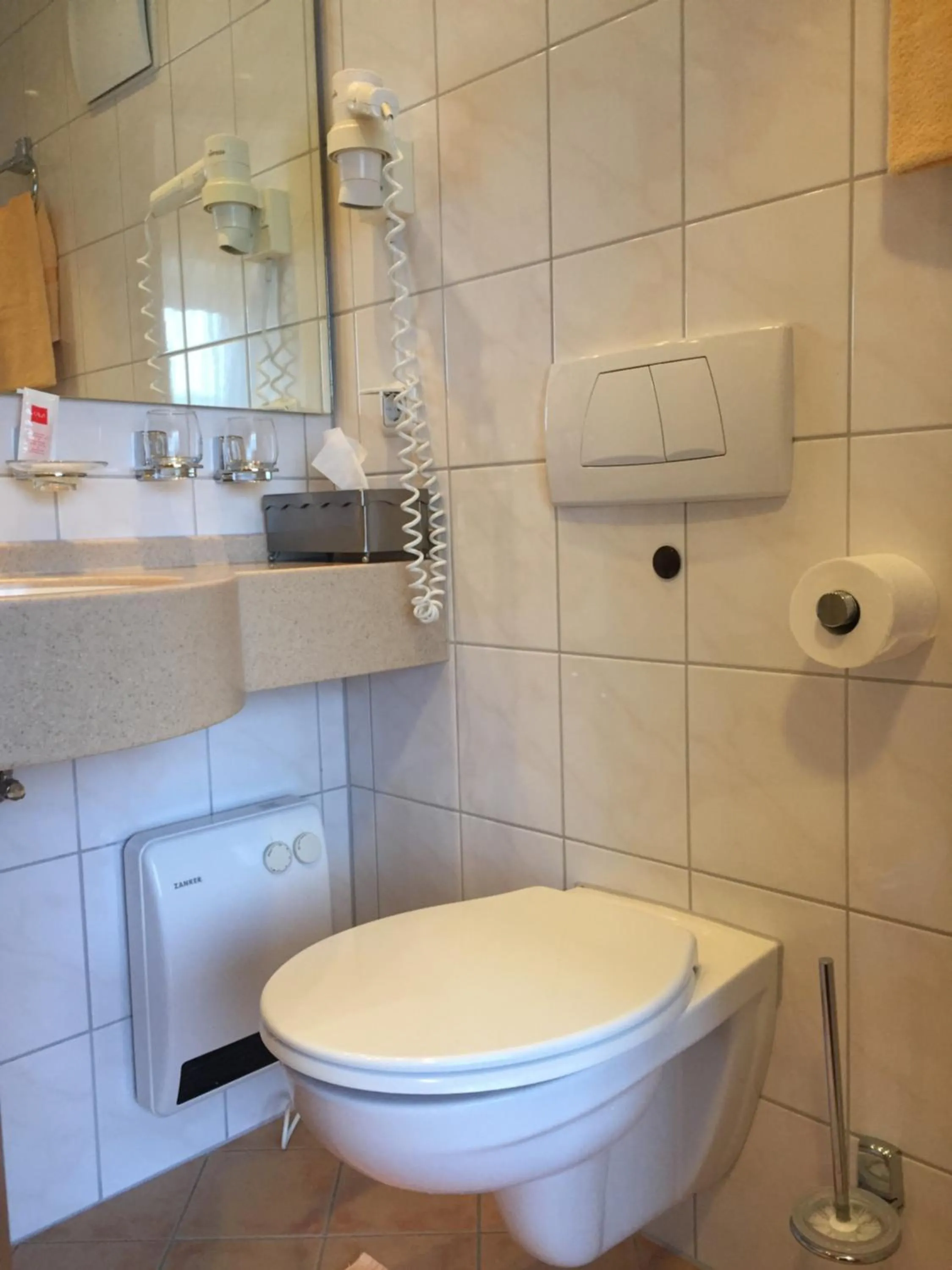 Shower in Stumbergers Hotel - free parking -