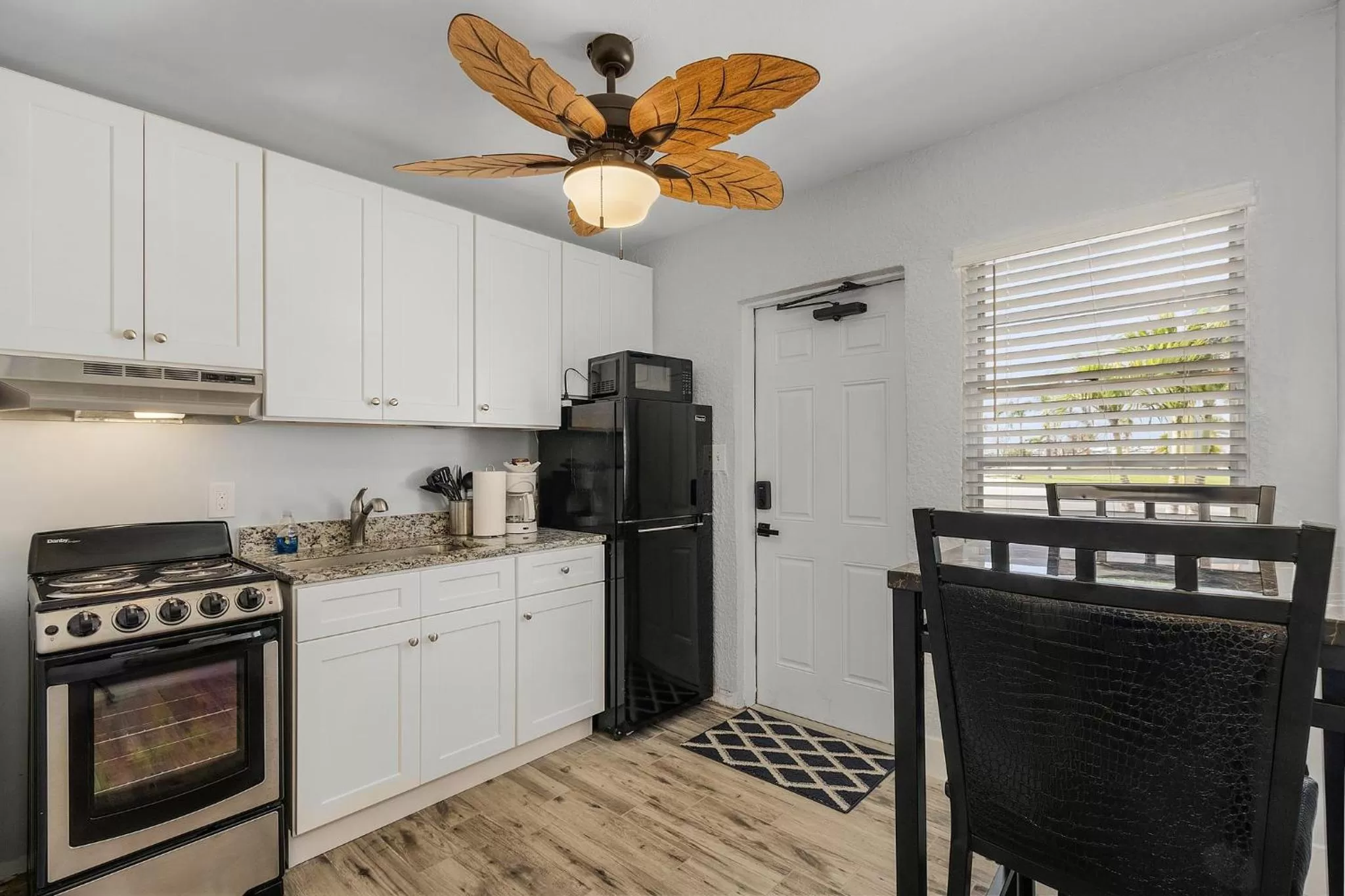 Kitchen or kitchenette in Matlacha on Shoreview