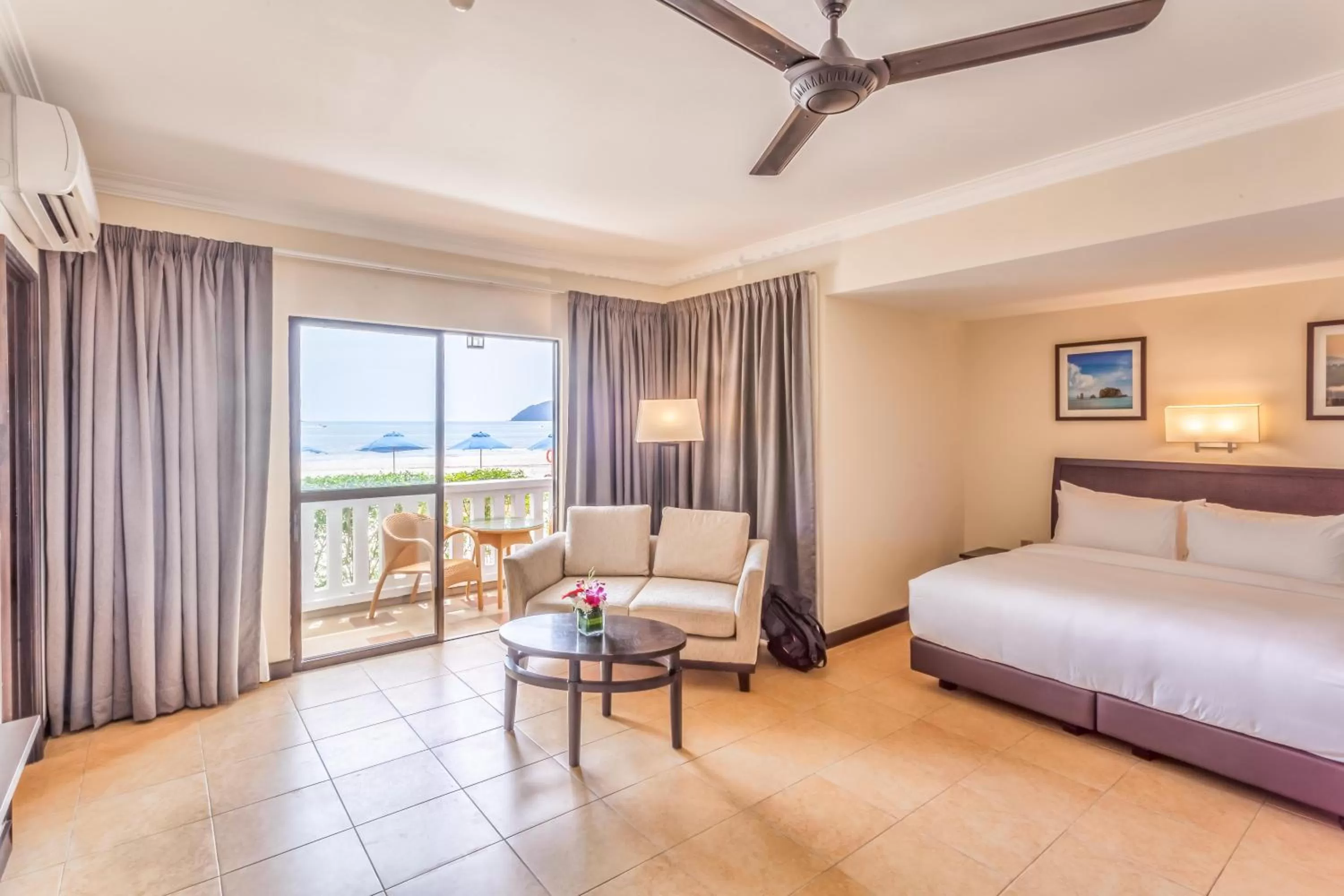 Bed in Camar Resort Langkawi