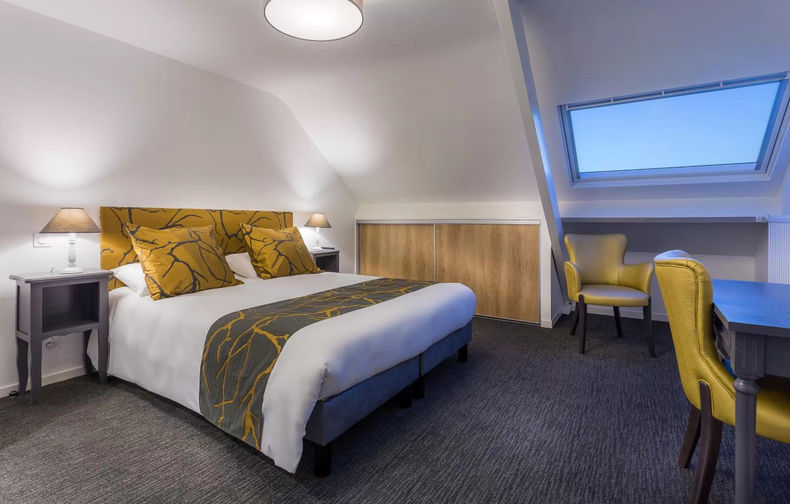 Photo of the whole room, Bed in Hôtel des Marais Salants