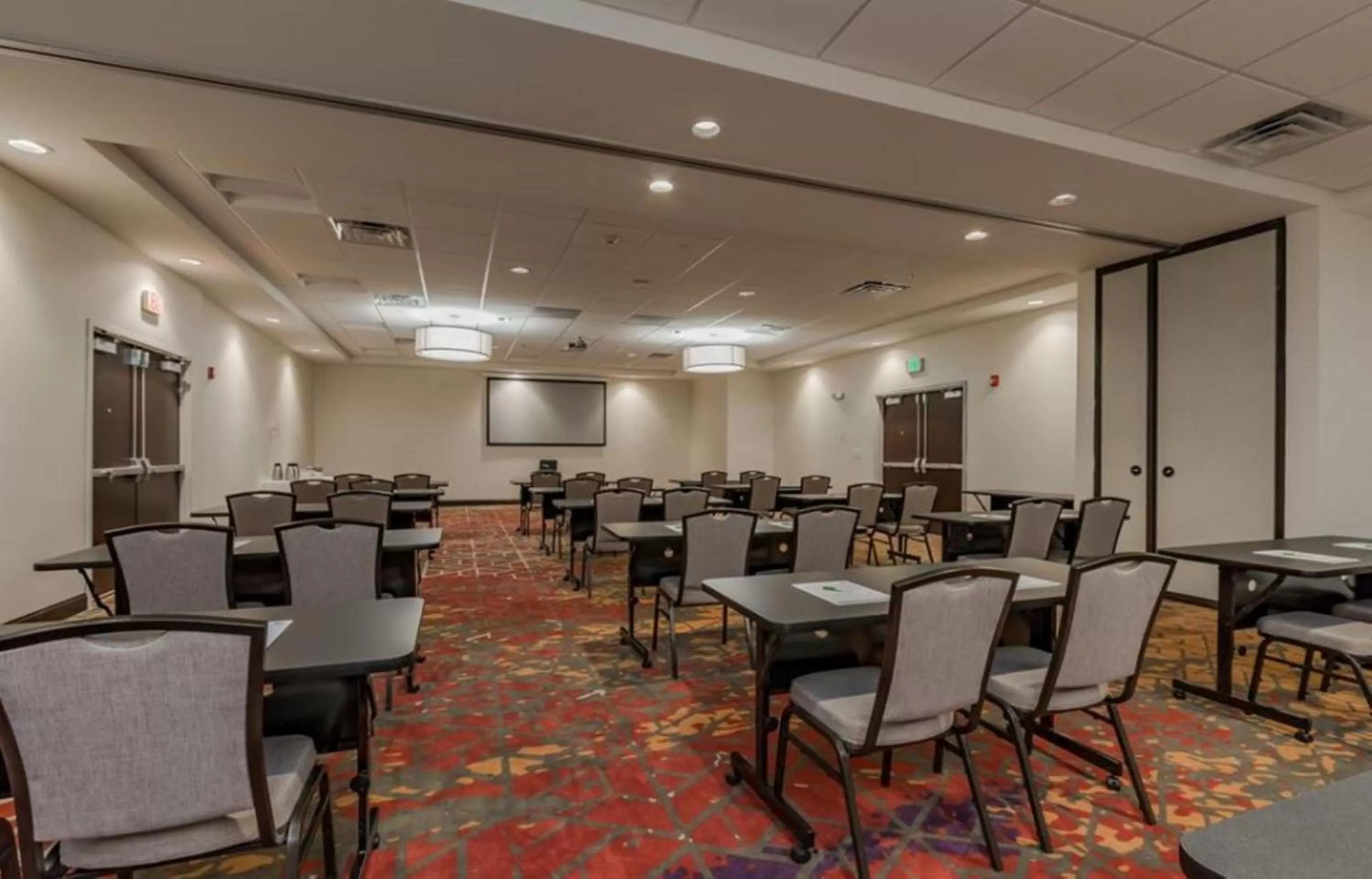 Meeting/conference room in Holiday Inn Mishawaka by IHG