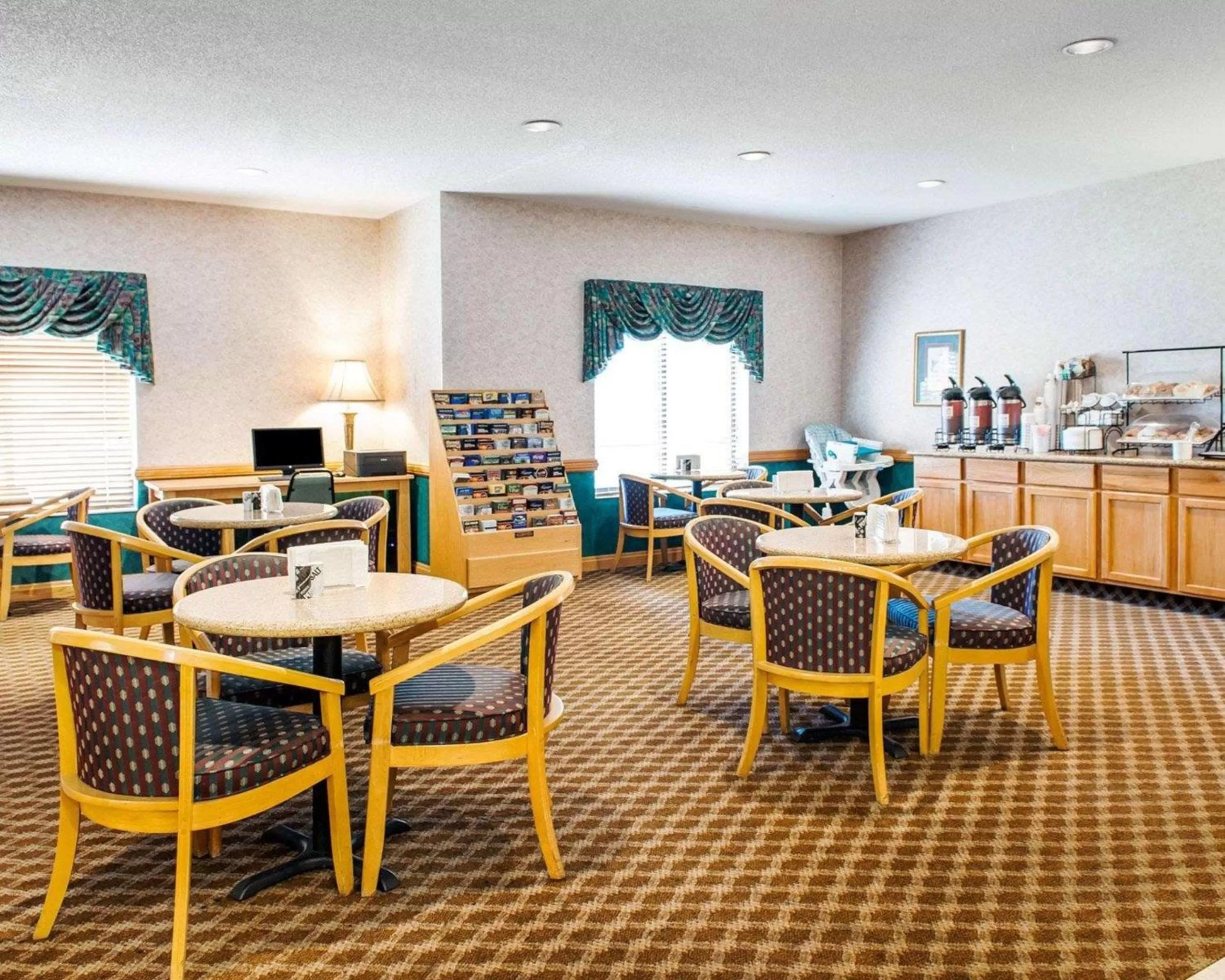 Restaurant/places to eat in Comfort Inn Goshen
