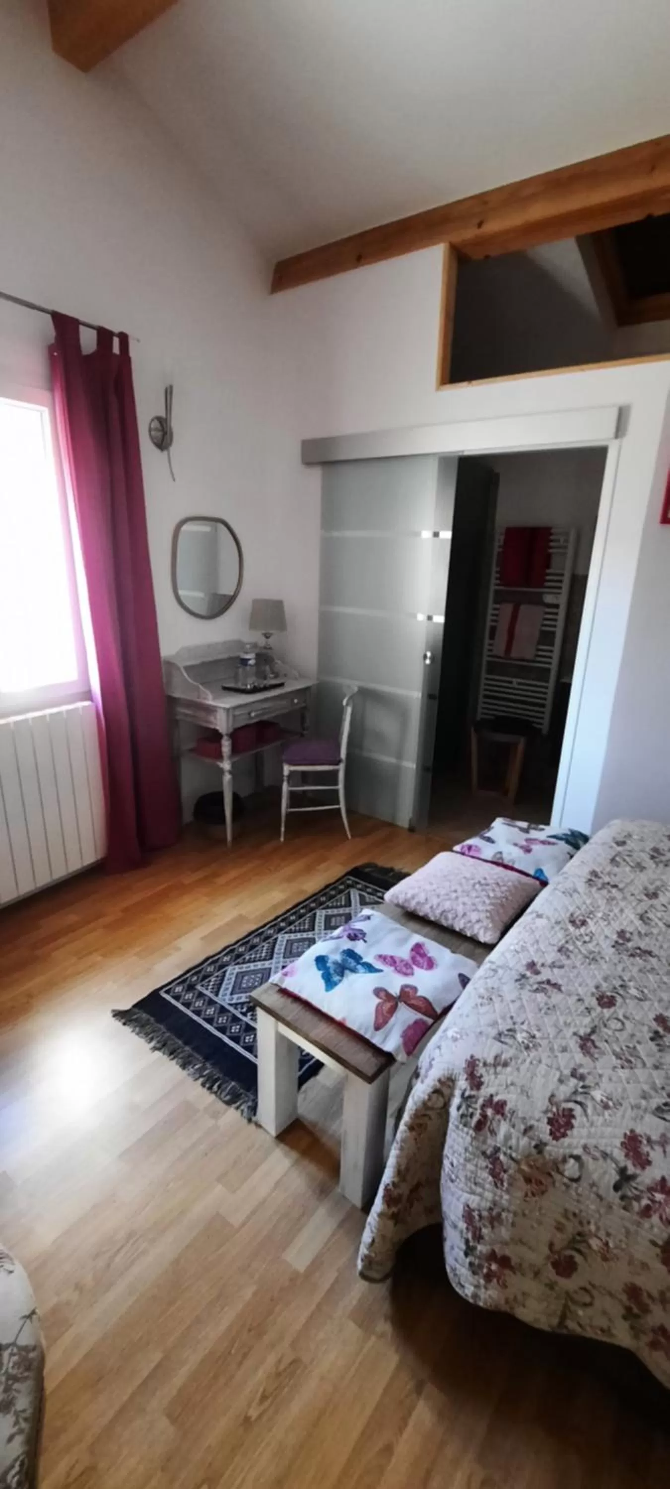 Photo of the whole room, Bed in Le Cocon