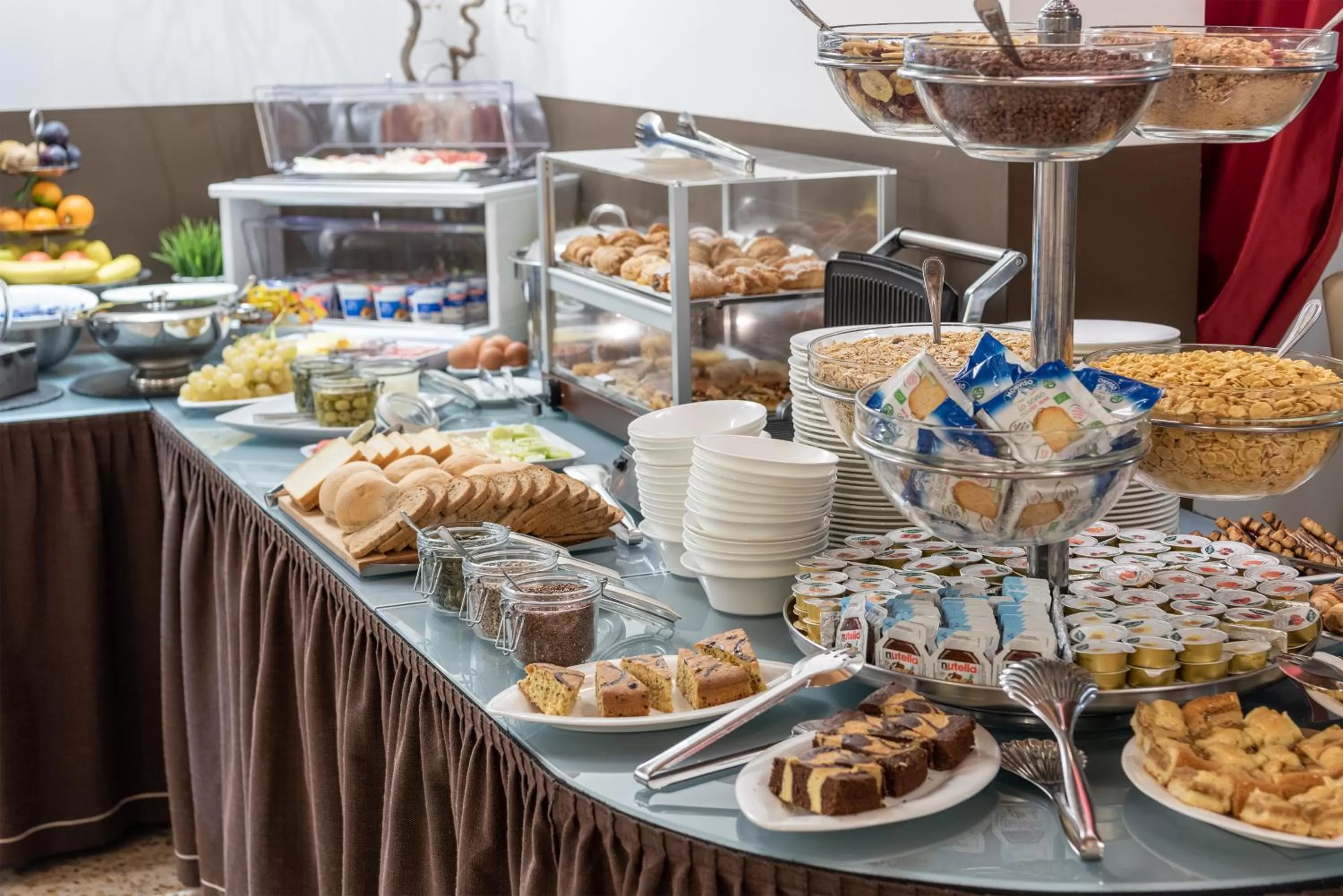 Buffet breakfast in UNAHOTELS Eco Hotel Villa Costanza Venezia