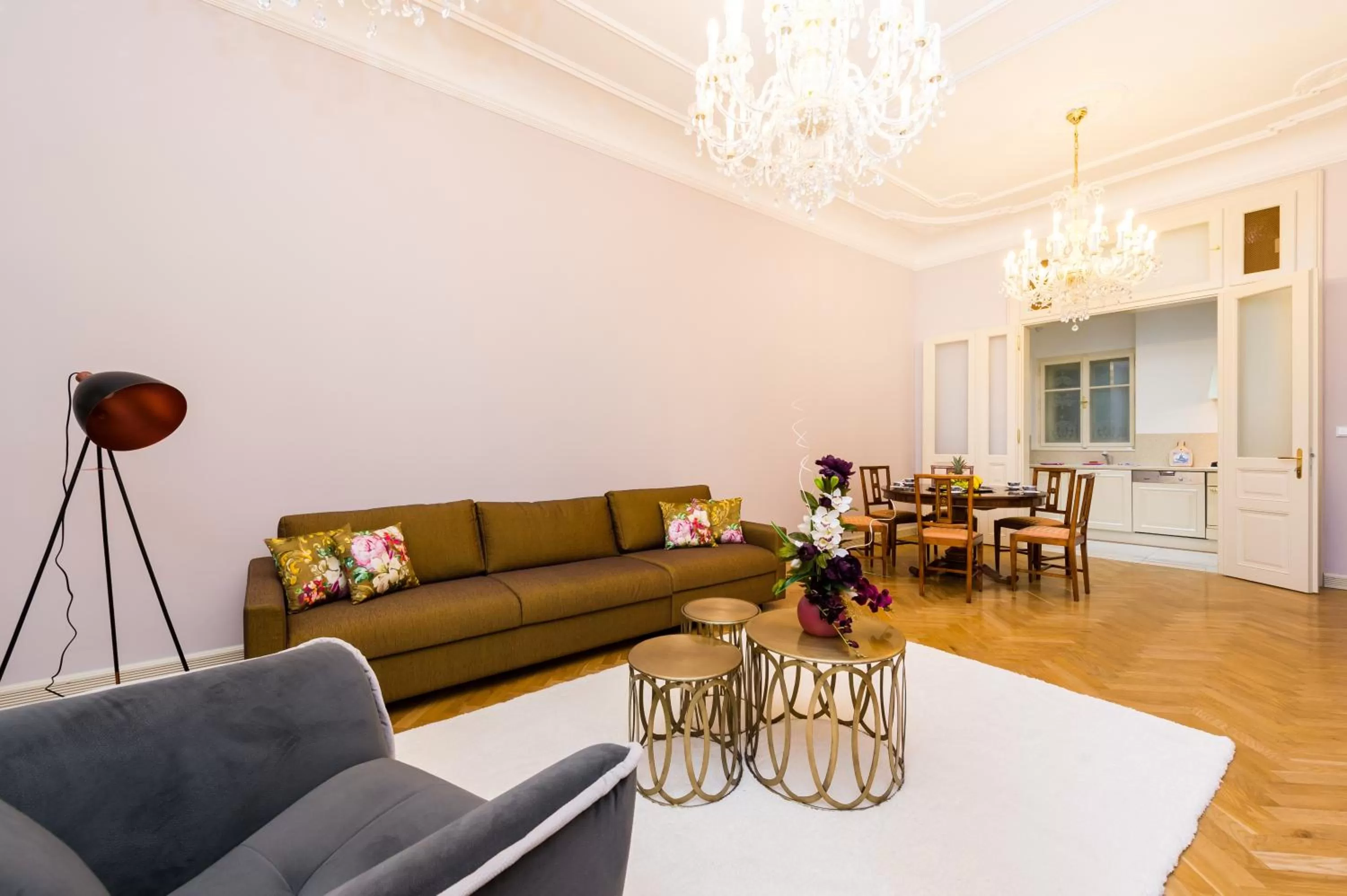 Living room in Grand Central Residence by TKC