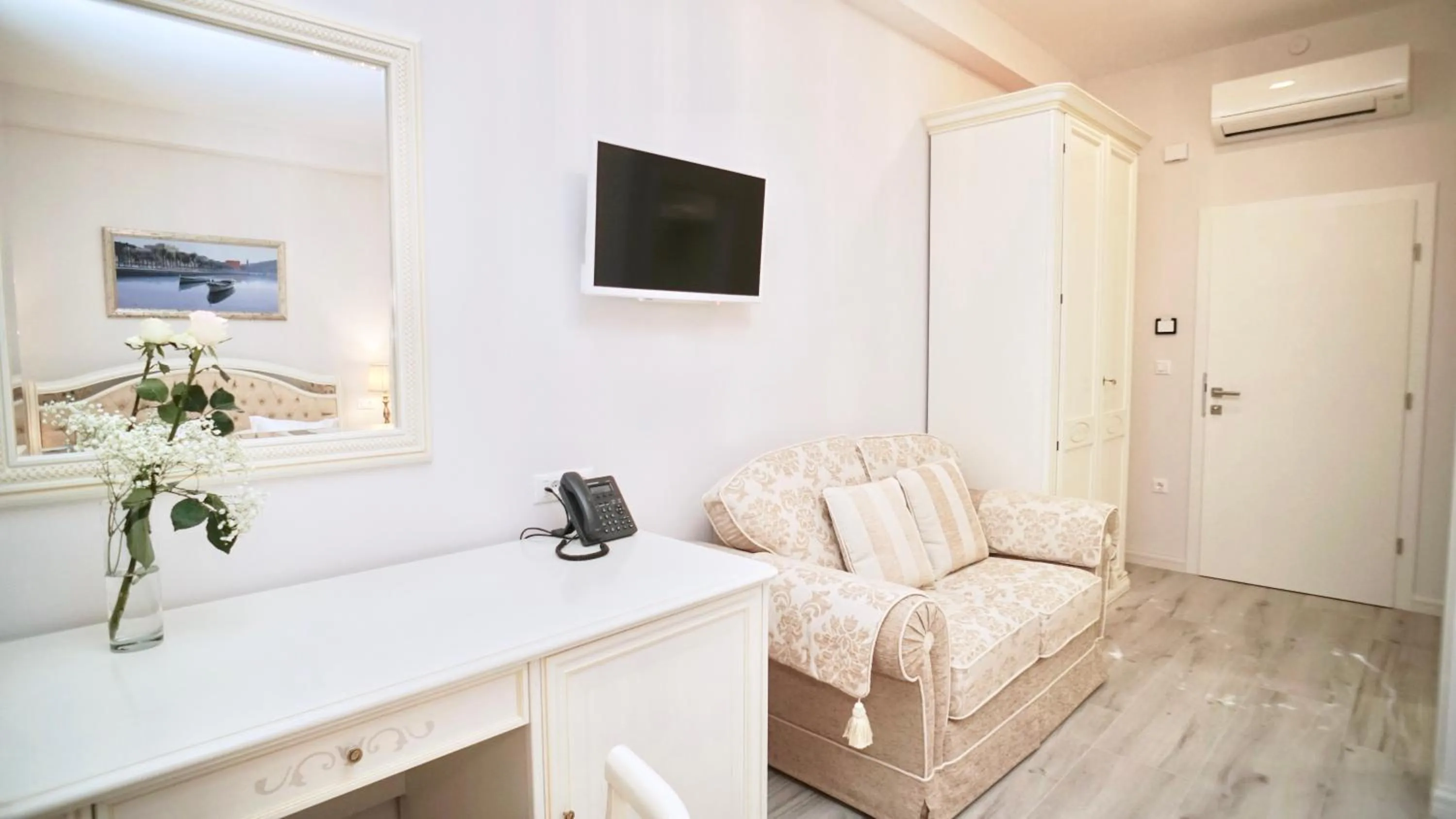 Bedroom in Hotel Bellevue Trogir