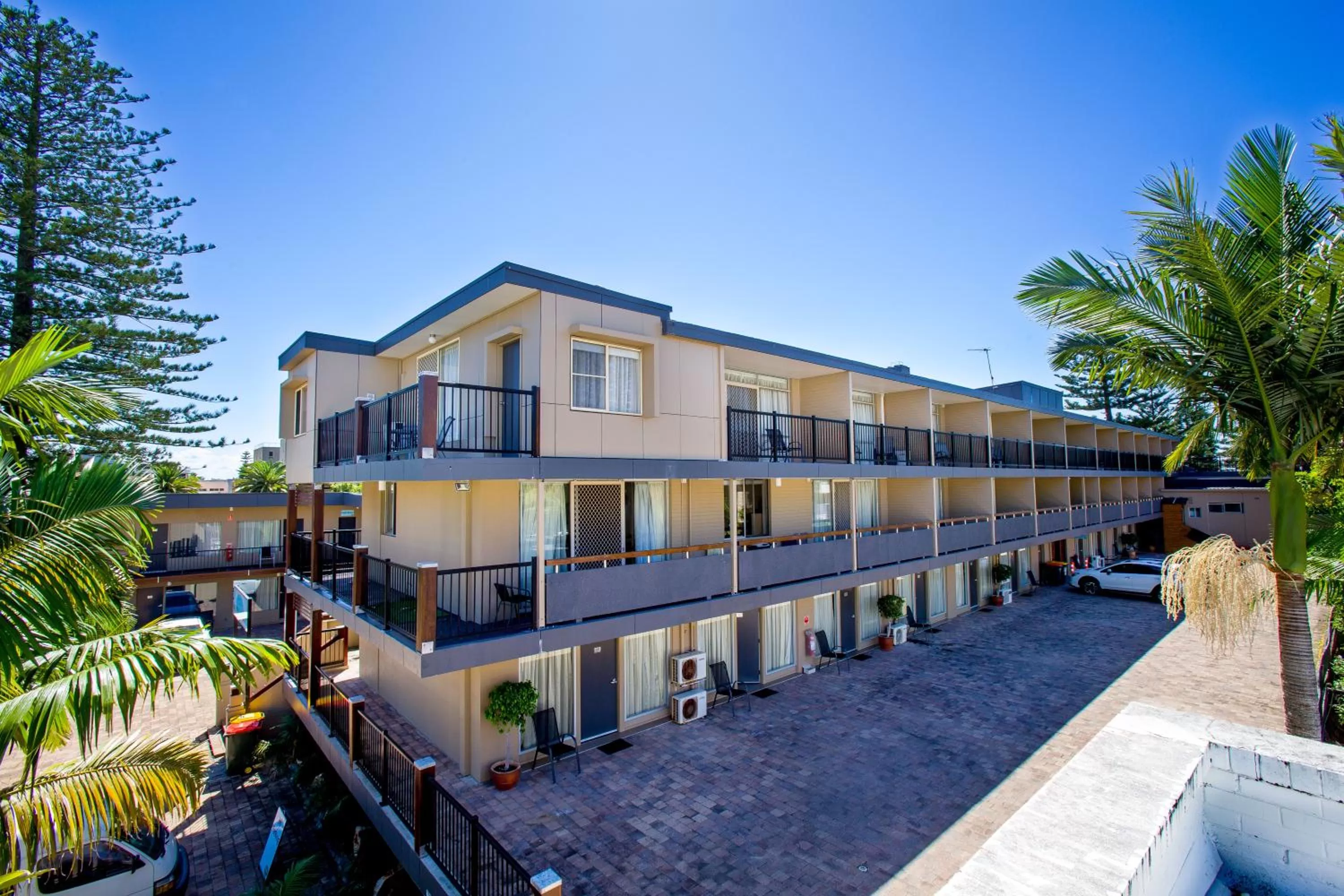 Property building in El Motor Inn