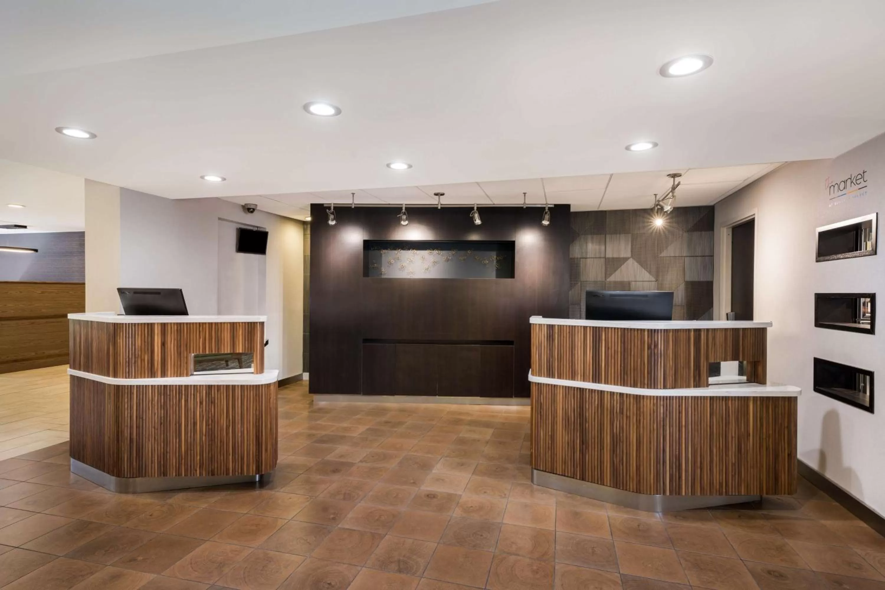 Lobby or reception in Sonesta Select San Jose Airport