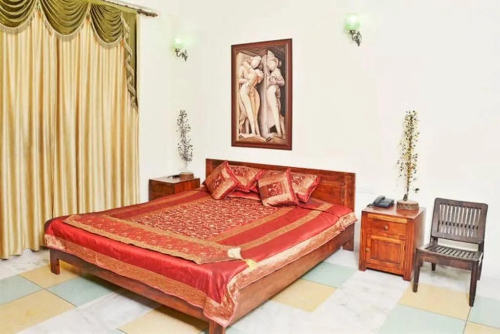 Bed in Rani Mahal Hotel