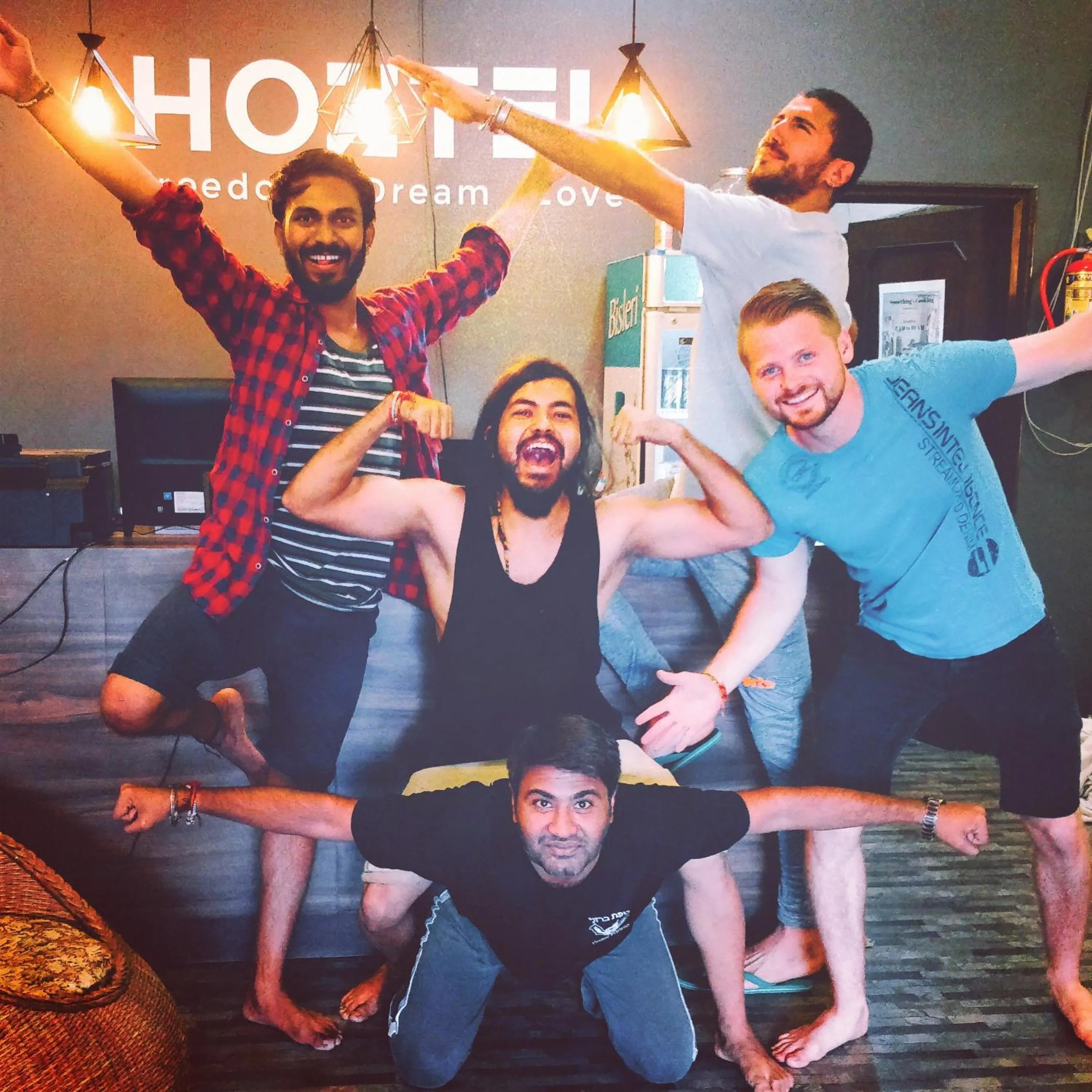 Communal lounge/ TV room in Hoztel Jaipur