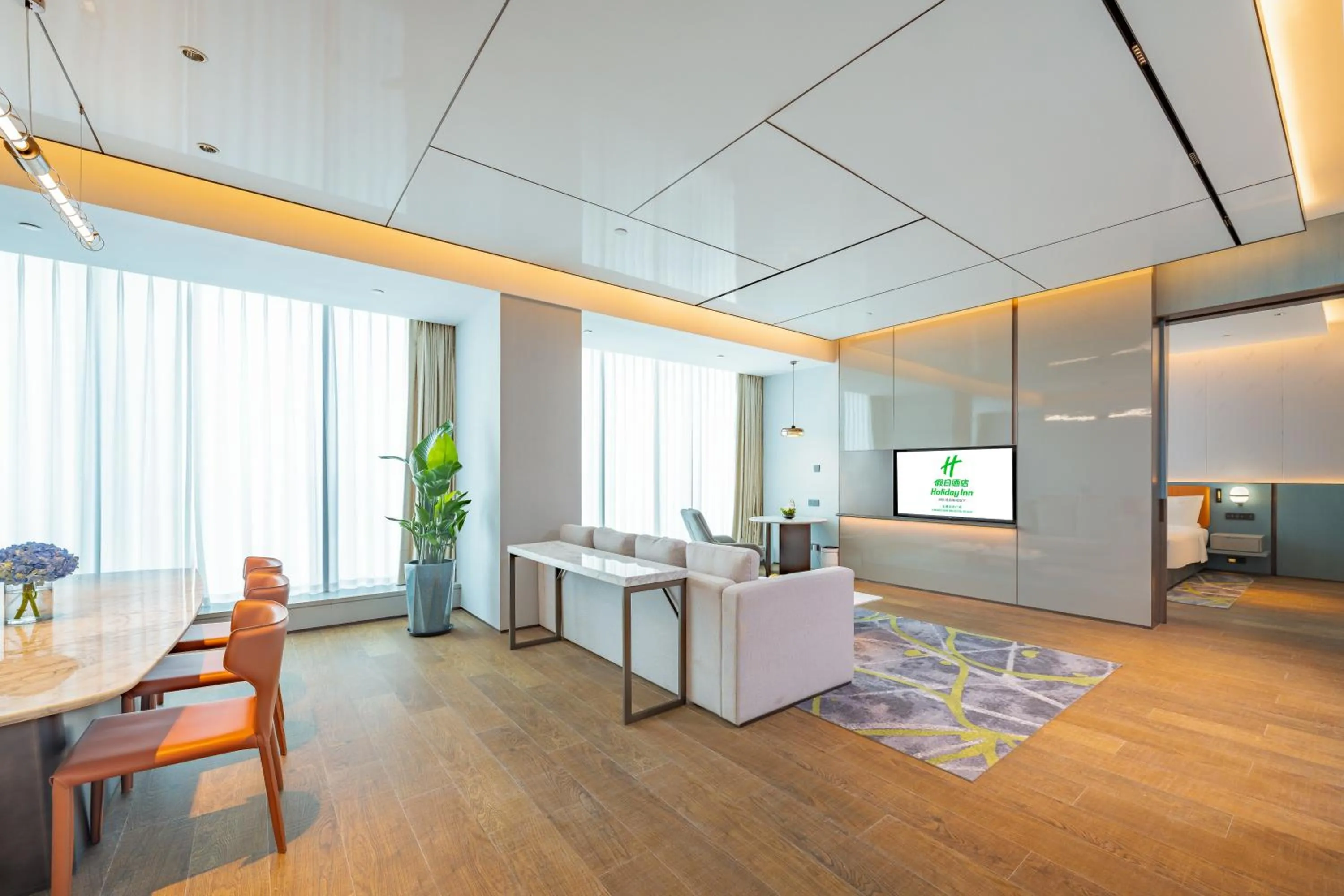 Communal lounge/ TV room in Holiday Inn Changchun Oriental Plaza by IHG