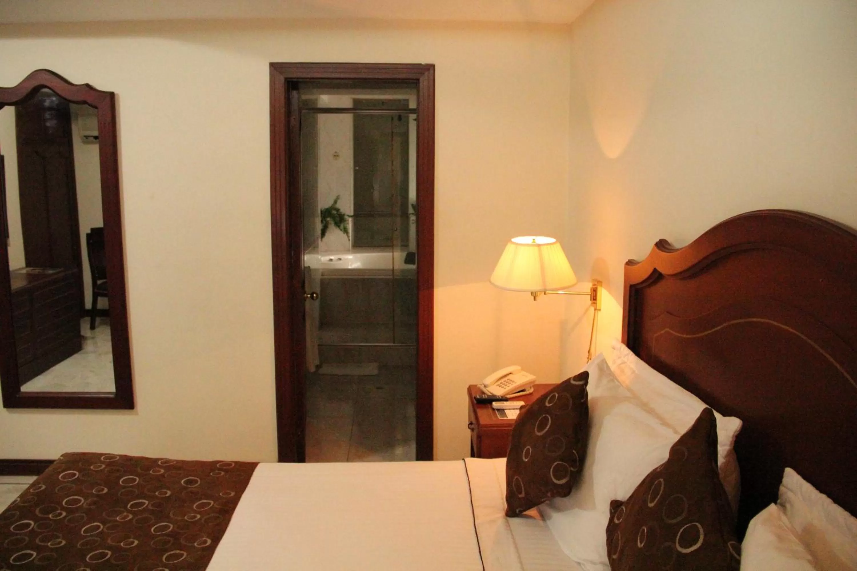 Photo of the whole room, Bed in Hotel San Fernando Real