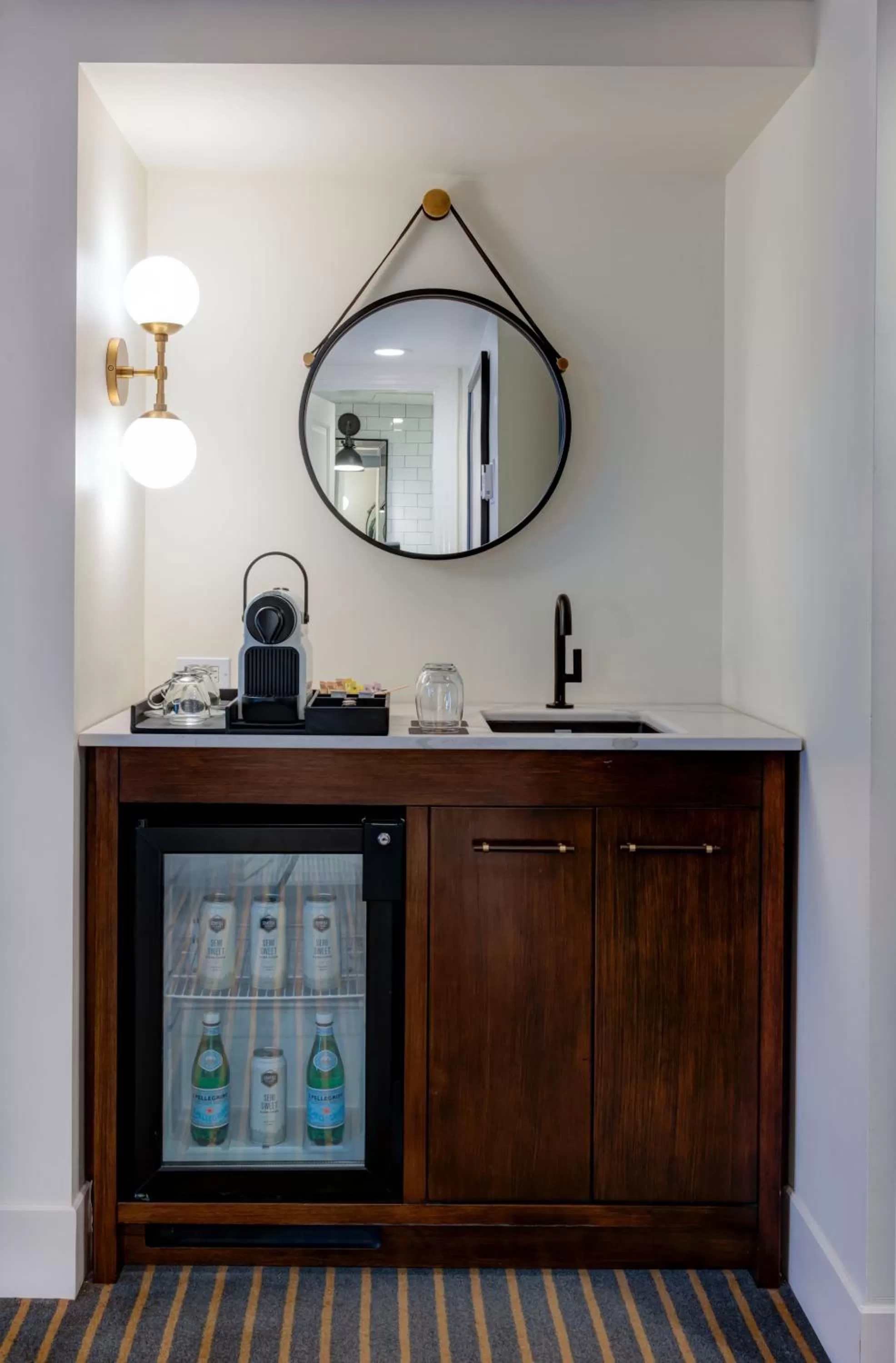 Bedroom in Hotel Theodore Seattle Downtown, Tapestry by Hilton