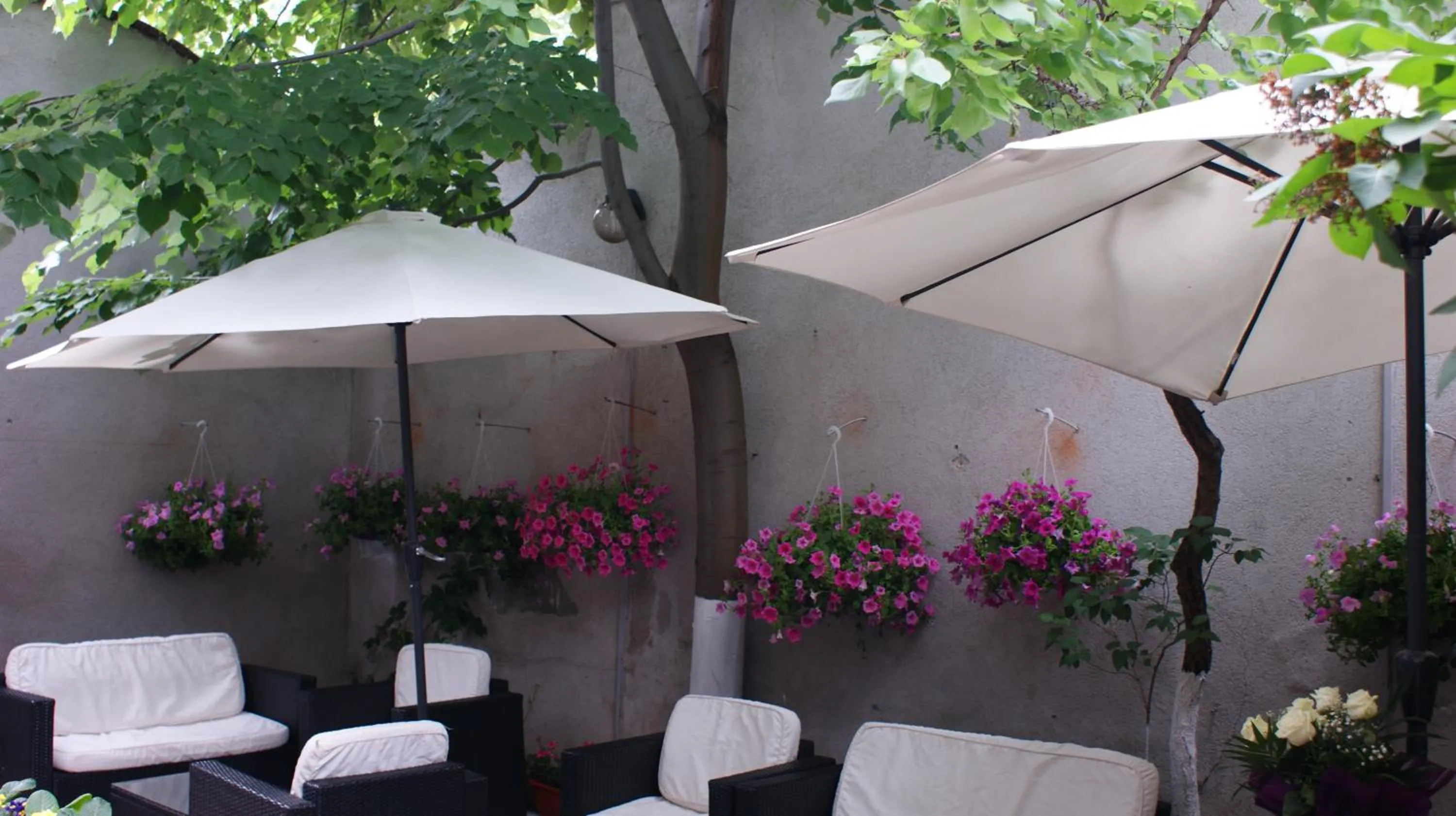 Restaurant/places to eat in Unique Boutique