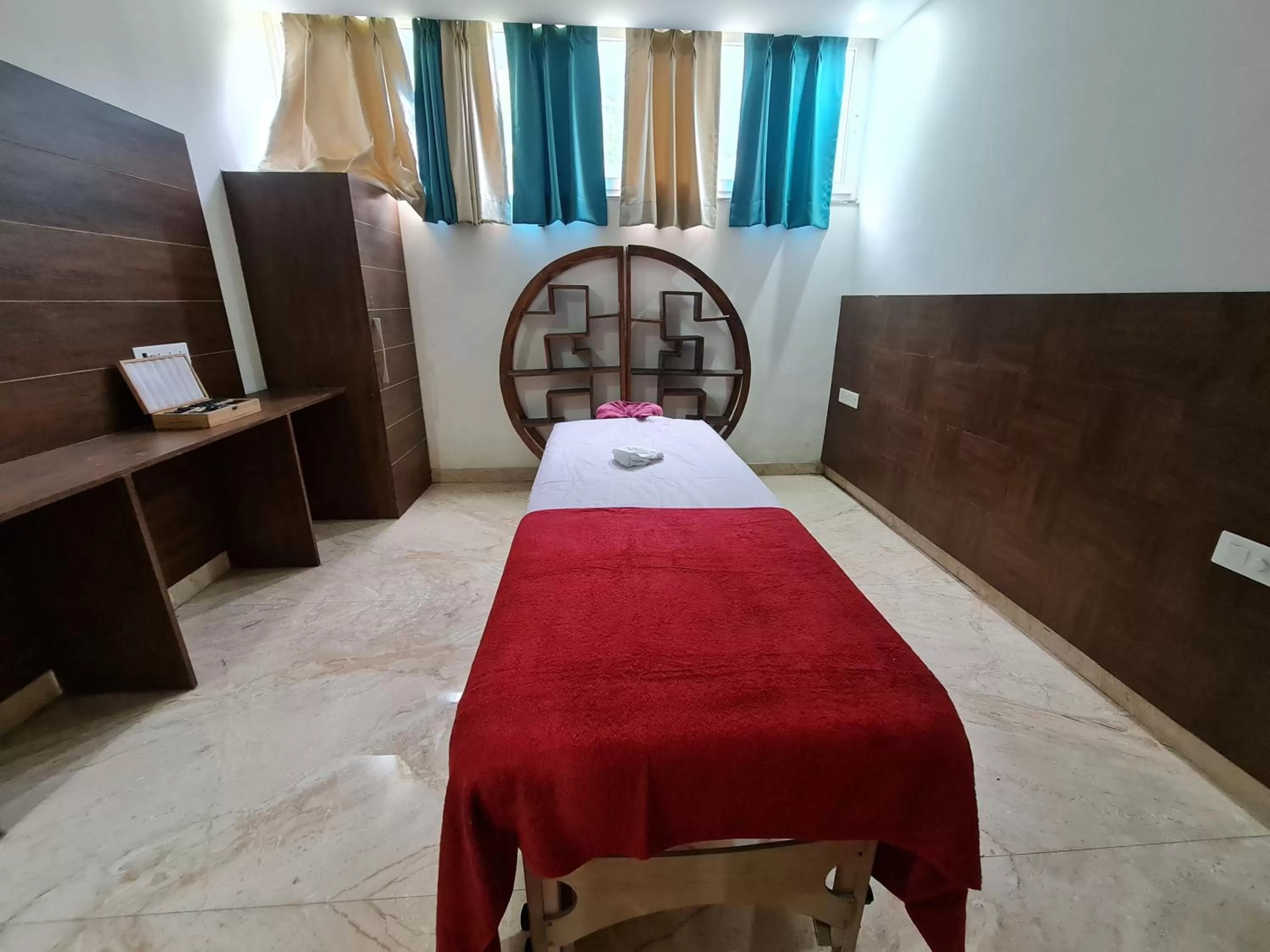 Massage, Bed in Hotel Hidden Delight Rishikesh
