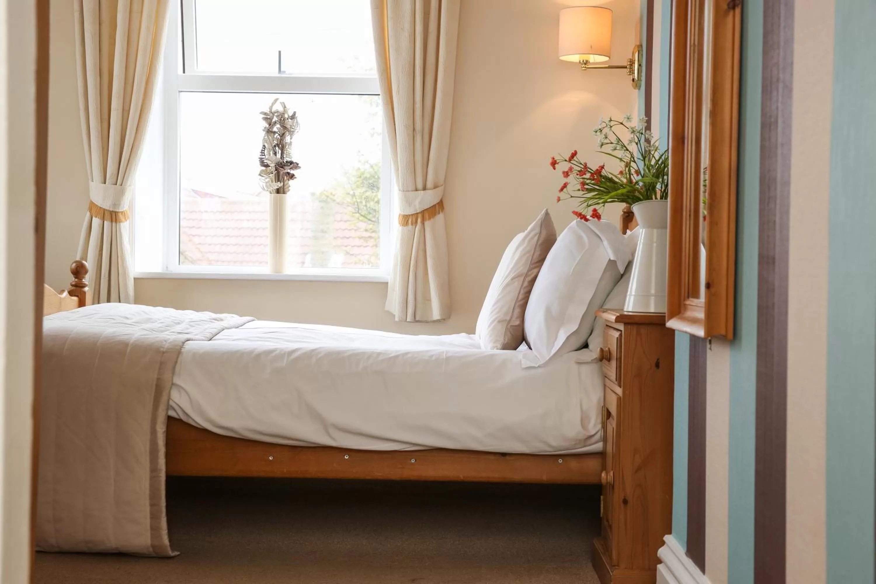 Photo of the whole room, Bed in The White House Inn - Whitby